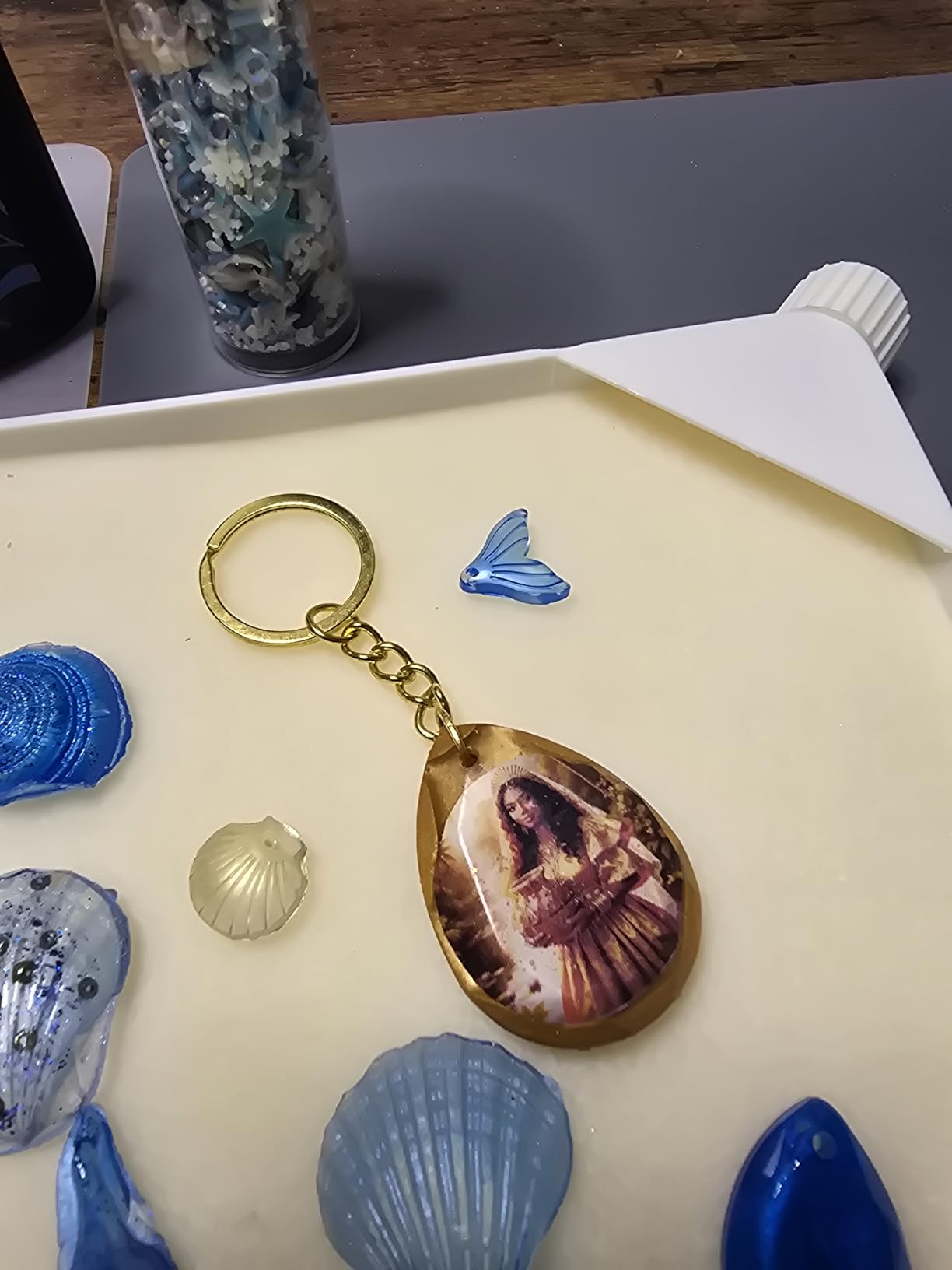 KISREL UV Resin Jewelry Making Kit, 300g Crystal Clear Resin with Light and Molds, DIY Jewelry Making Kit, Resina Starter Kits for Keychain and Earring customer photo 1