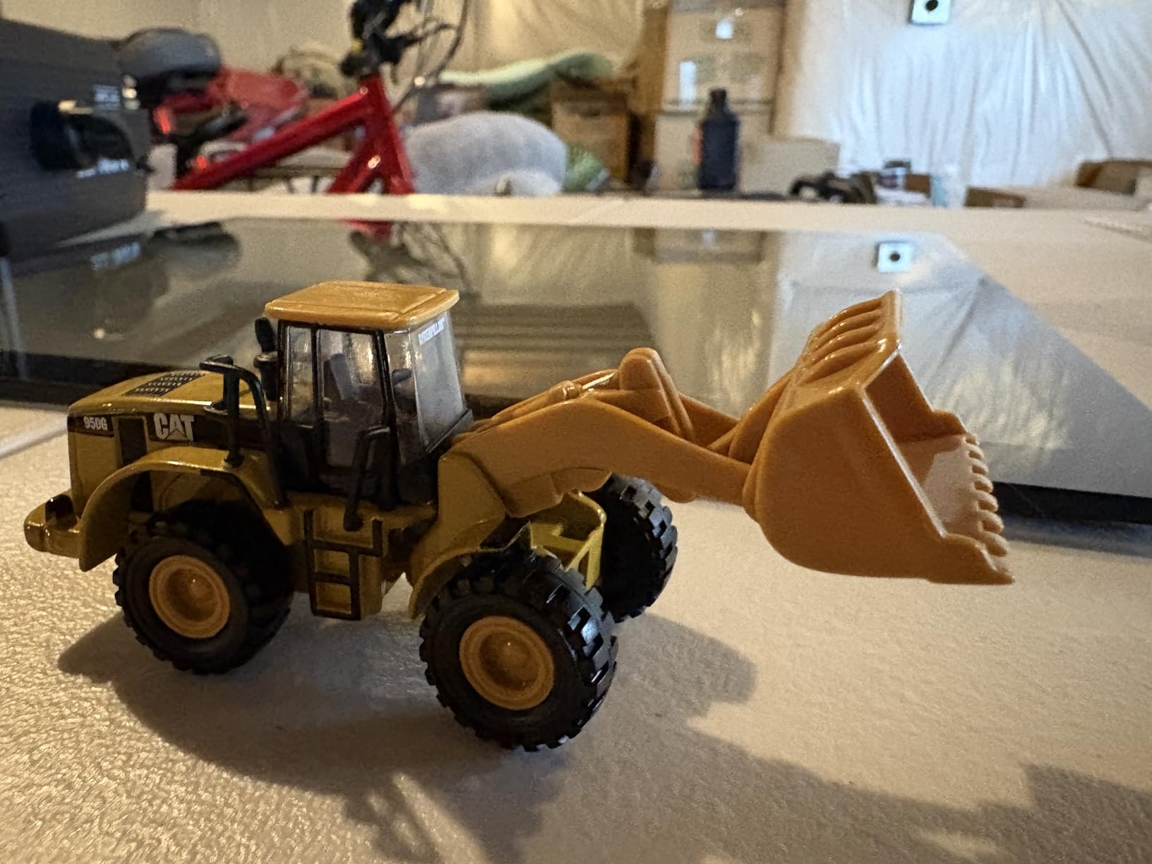 Diecast Masters 1/87 Caterpillar CT681 Day Cab with Lowboy & 950G Wheel Loader 84418 customer photo 1