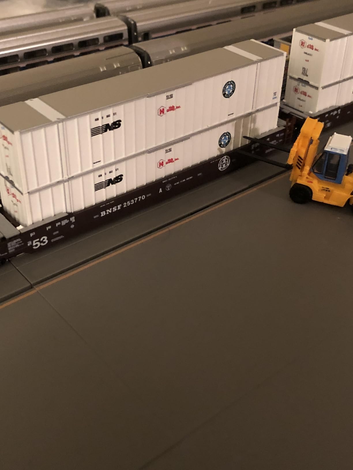 N Gunderson Maxi-IV BNSF Original Logo Well Car Set - BNSF/NS Container customer photo 1