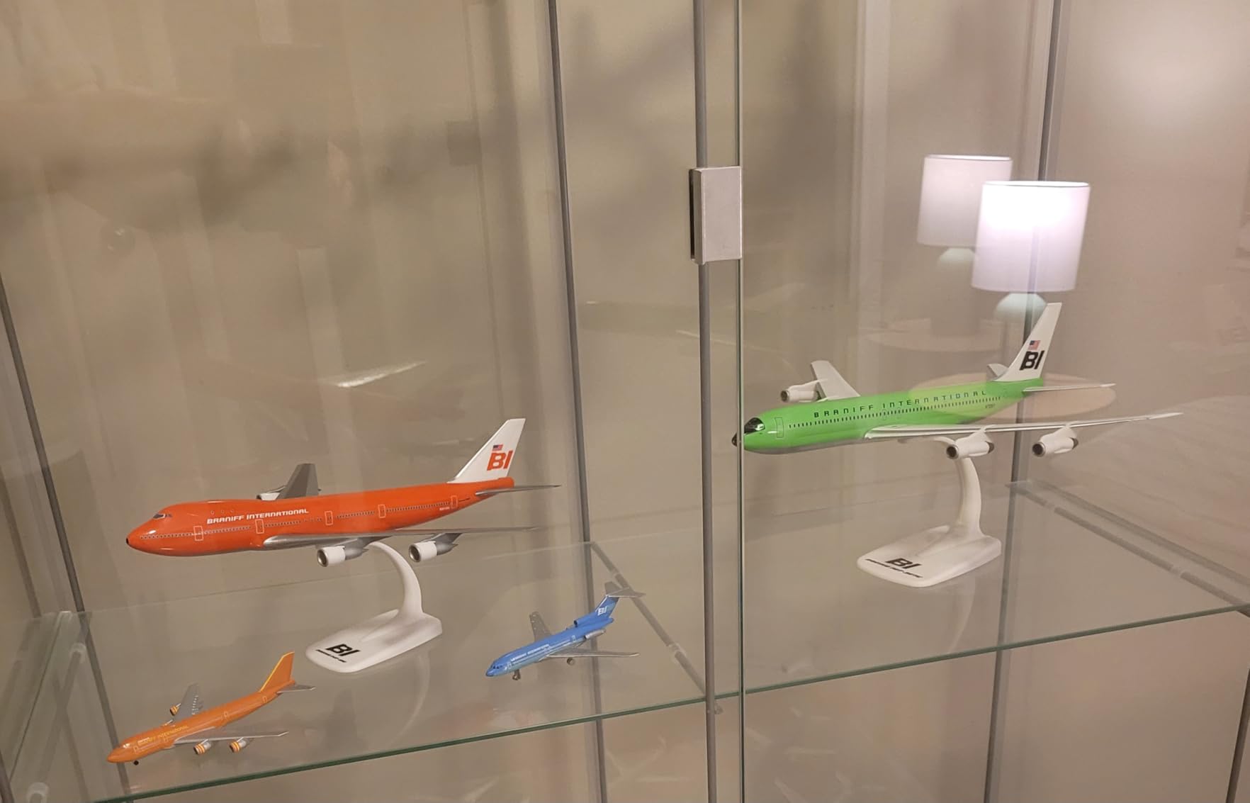 Herpa Snap-fit Airplane Model Boeing 747-100 Pan Am on Scale of 1:250, Plastic Miniature with pedastal, Model Building, Collectors Edition customer photo 2