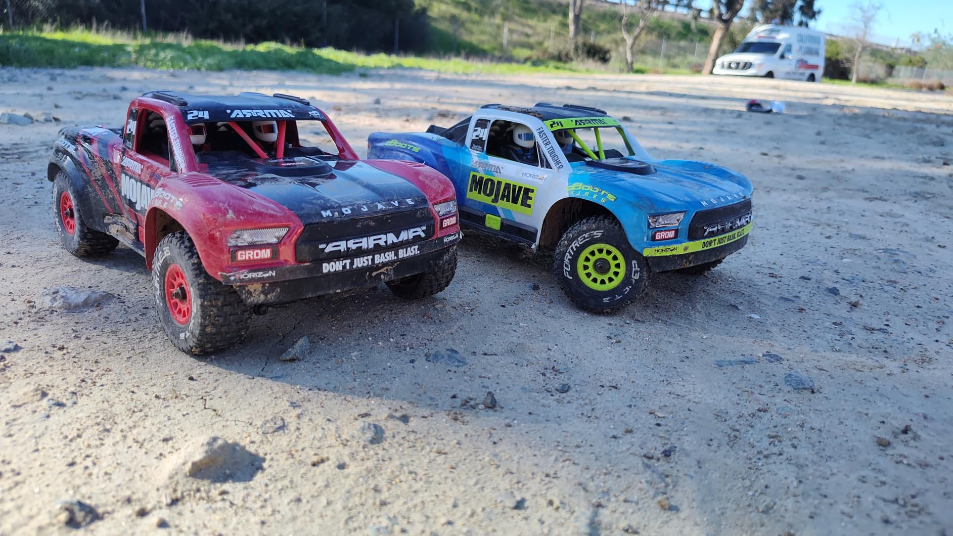 ARRMA RC Truck Mojave GROM 4x4 SMART Small Scale Desert Truck, RTR with Battery and Charger Included customer photo 1