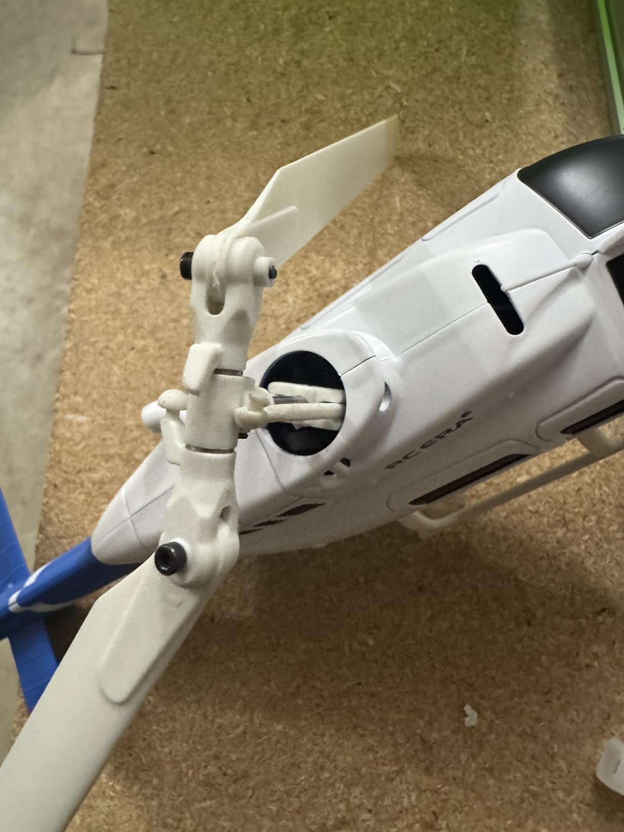 C138 Remote Control Helicopter, 1:33 Scale Bell206 Helicopter 2.4G 4CH RTF Single Propeller Aileron Free, Optical Flow Positioning, Six-axis Gyroscope Stabilization Gift for Adults (3 Battery) customer photo 1