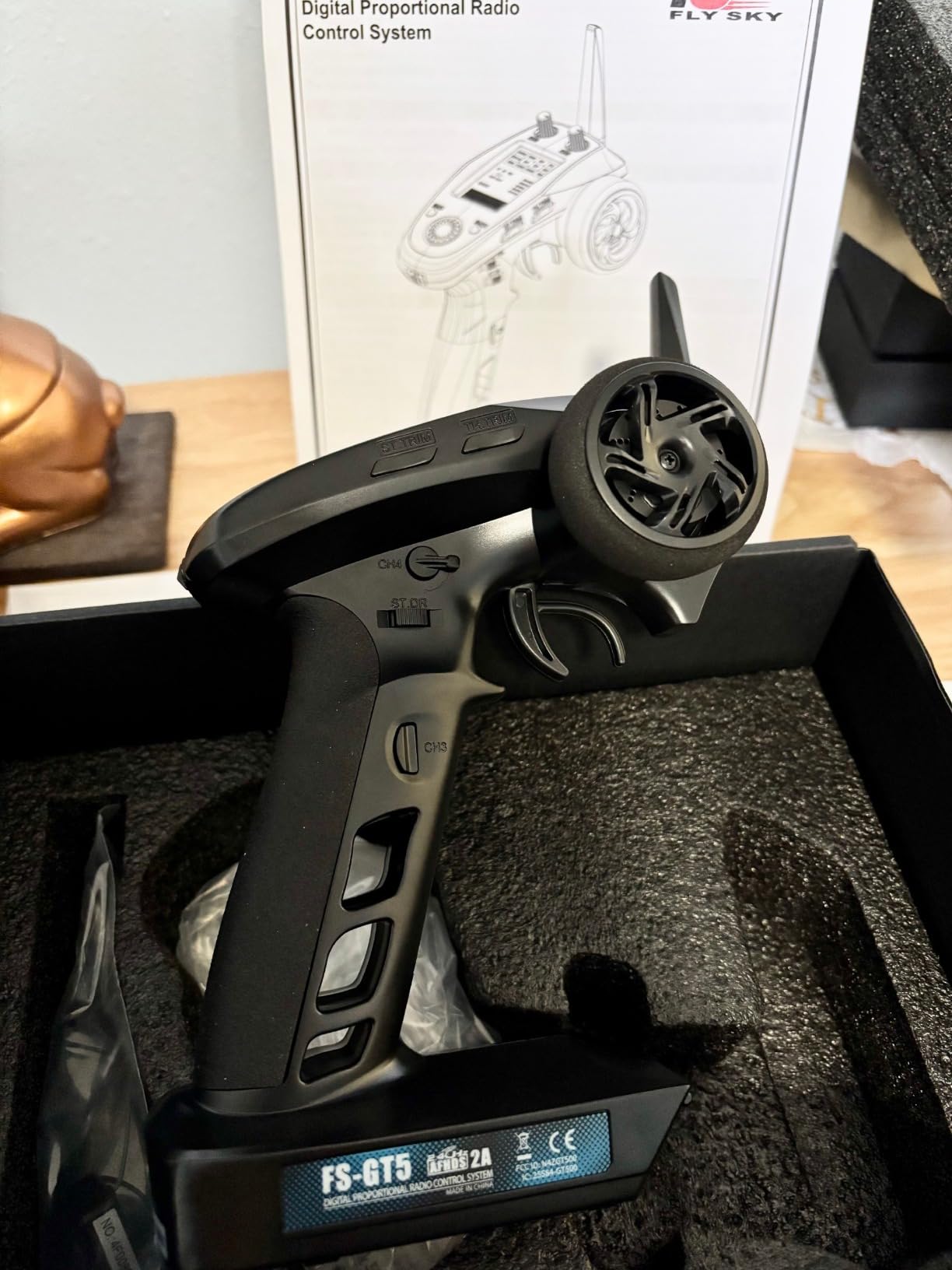 FS-GT5 6 Channels RC Transmitter and FS-BS6 Gyro Receiver 2.4GHz Fly AFHDS2A Sky Radio Control System for RC Car Boat customer photo 2