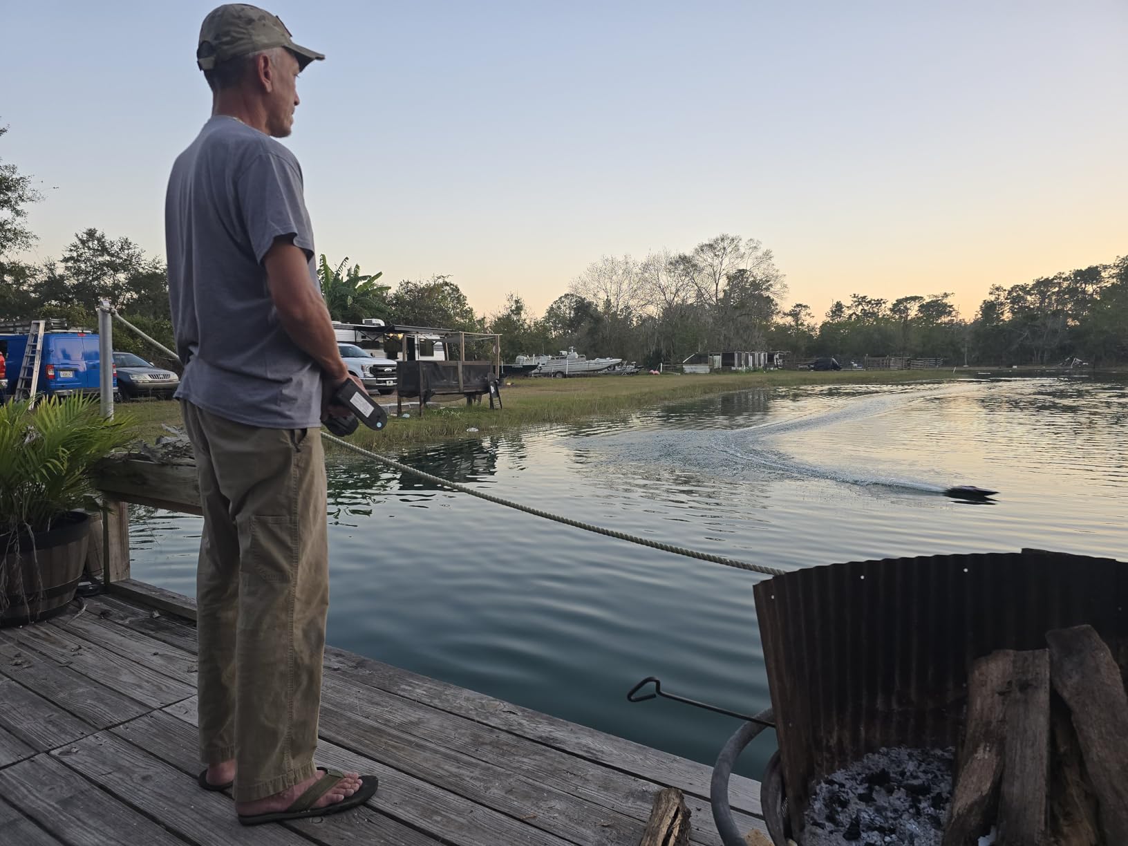 BEZGAR RC Boat, 18 inch Big Brushless Remote Control Boat for Adults and Kids, 55 KPH Large Fast RC Speed Boats with 2500mAh Battery, Ideal Waterproof Toy Boats for Lakes - HJ816 Gray customer photo 1