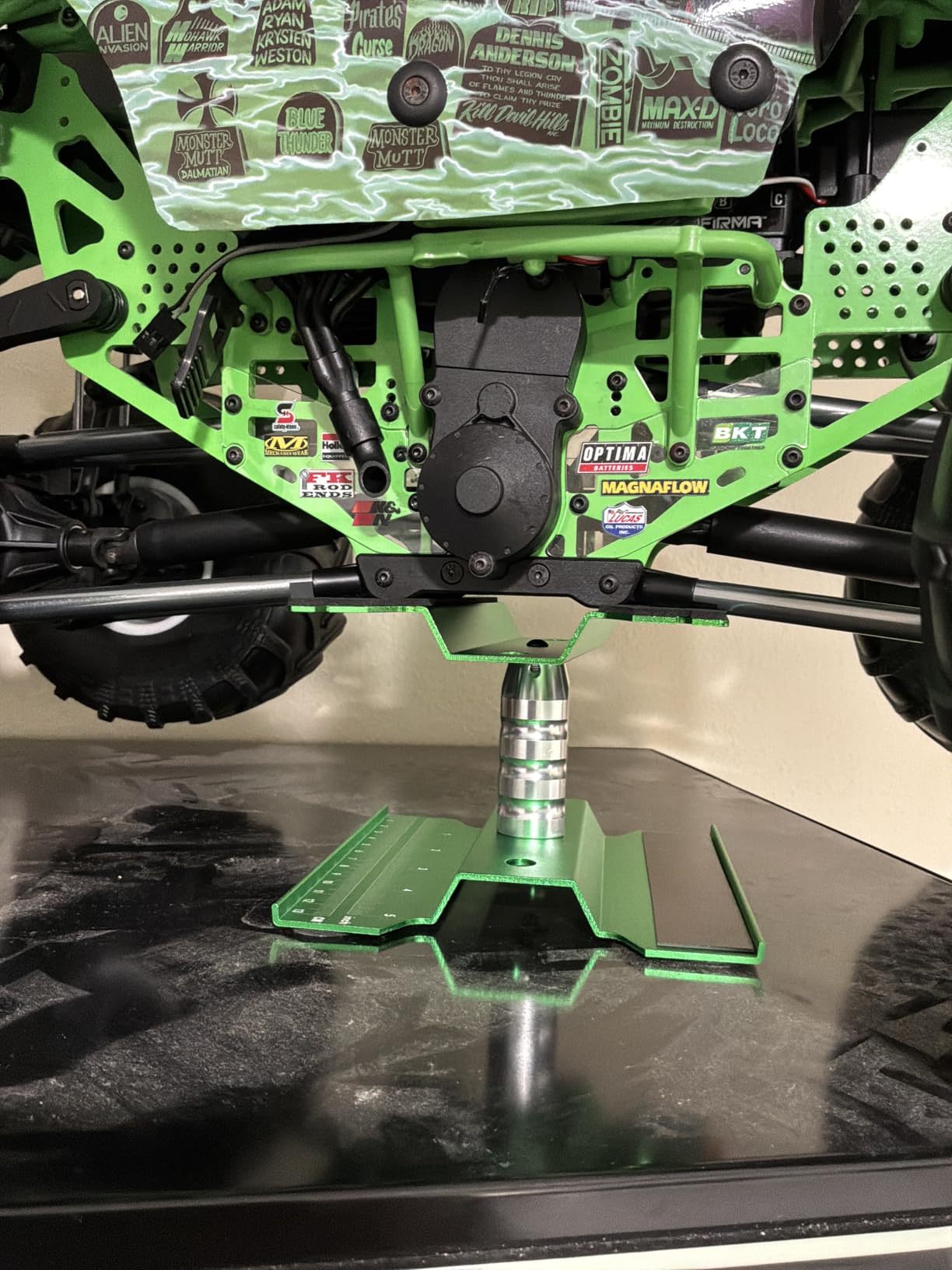 RC Car Repair Work Stand Lift Lower Adjustable Workstation Aluminum 360 Degree Rotation for 1/8 1/10 1/12 RC Car Traxxas Slash TRX4 Arrma Axial SCX10 Losi Redcat Wltoys RC Crawler Monster Truck Buggy customer photo 1