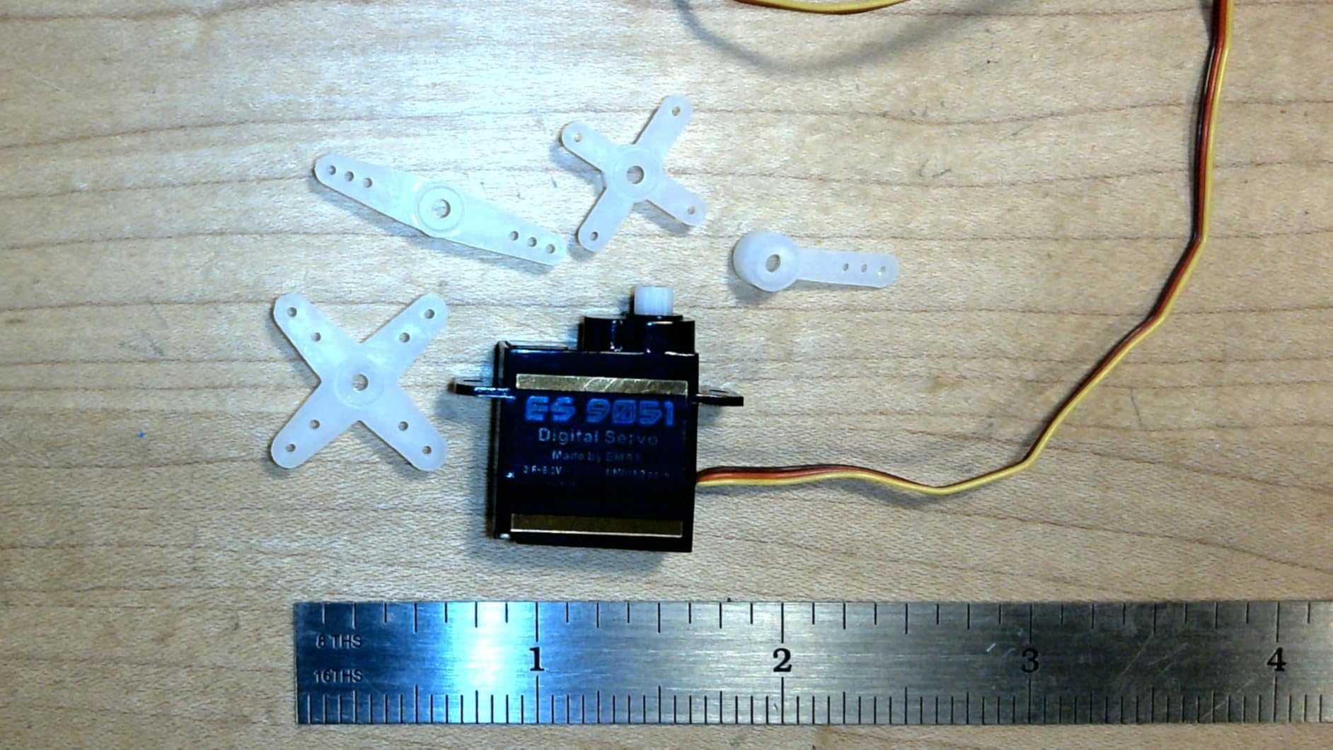 EMAX ES9051 II Micro Digital Servo, 4.3g Ultra-Mini High Speed Servo for RC Models, Robot Arm, STEM Education & Raspberry Pi Projects (1 Pack) customer photo 2