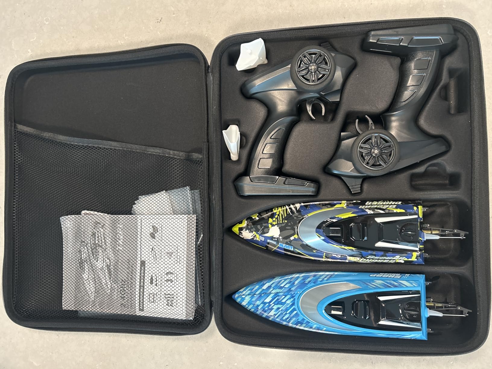 BEZGAR RC Boat, 2 Packs 12 inch Fast Speed RC Boat 30 KPH with A Portable Suitcase for Lakes & Pools & Salt Water, Summer Toys for Adults and Ideal Gifts for Kids Boys Age 6 7 8-12 Years Old - TX2P1 customer photo 1