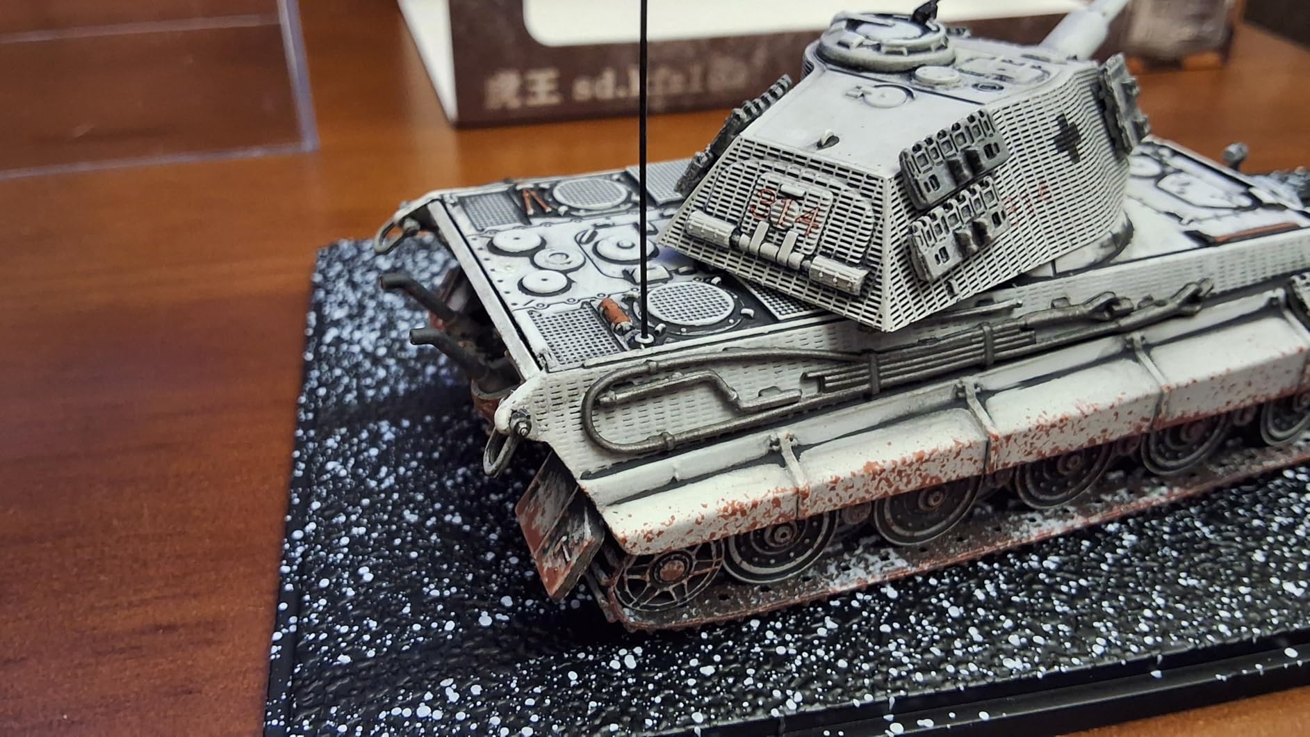 1/72 Scale is-2 Military Heavy Tank Model Classic World War II Soviet Metal Diecast Vehicle Tank Model with Transparent Storage Box Gift or Collection for Adults customer photo 1