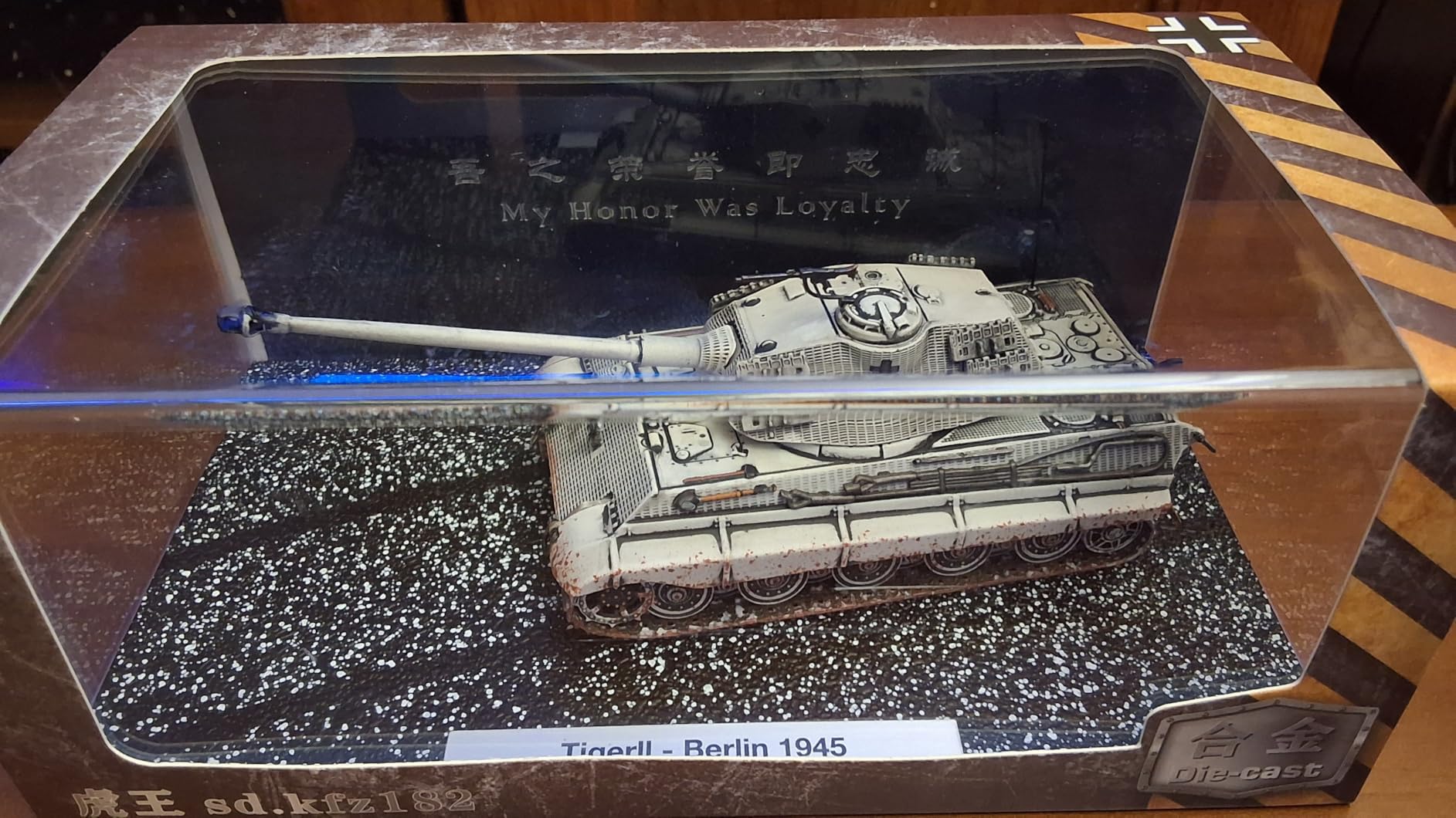 1/72 Scale is-2 Military Heavy Tank Model Classic World War II Soviet Metal Diecast Vehicle Tank Model with Transparent Storage Box Gift or Collection for Adults customer photo 2