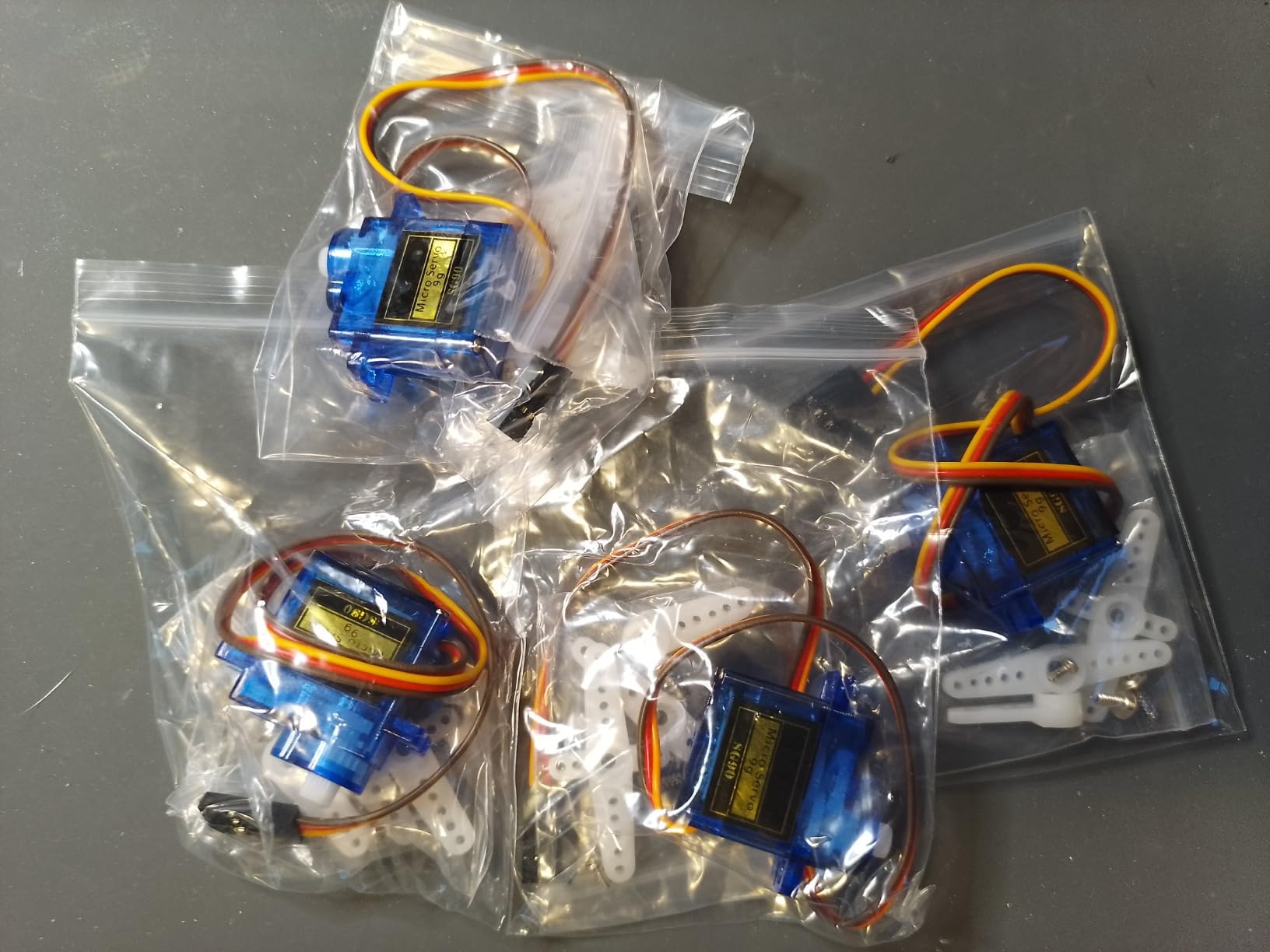 4Pcs SG90 Micro Servo Motor 180 Degree SG90 9G Gear Motor Control for Arduino Raspberry Pi RC Car Toy Robot Helicopter Airplane Controls Car Boat DIY customer photo 1