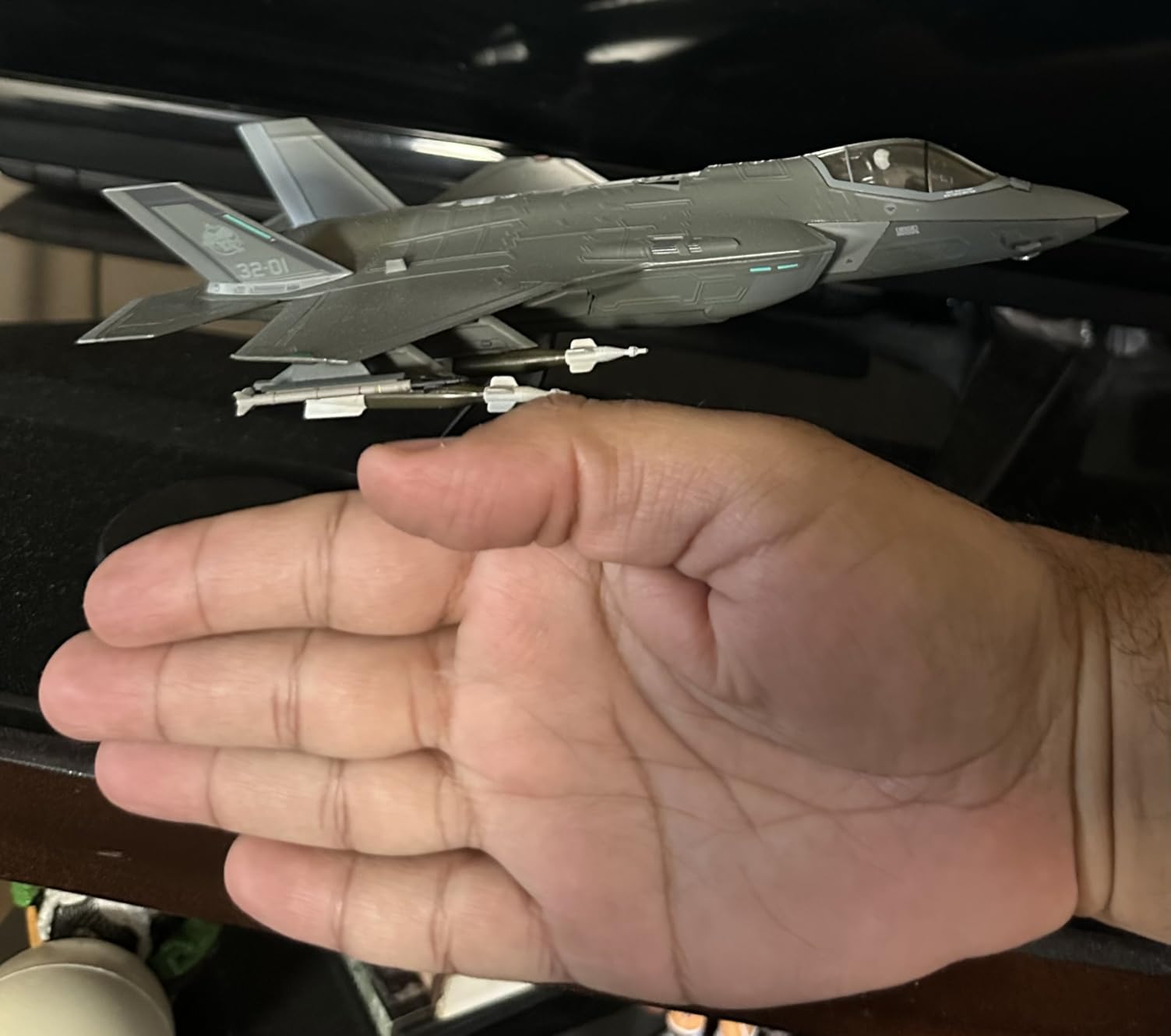 1/72 F-35A Lightning II Fighter Aircraft Model Fighter U.S. Airforce AF-01 Die-cast Aircraft with Display Stand Squadron F35A Flight Mode customer photo 1