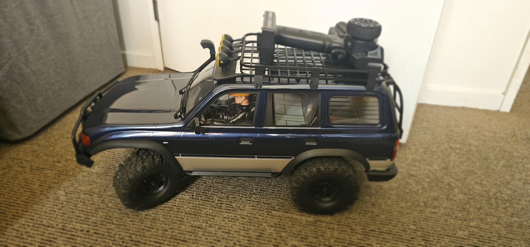 FMS 1/10 LC80 RC Crawler, FCX10 Toyota RC Rock Crawler with Lighting, Hobby Grade Offroad RC Car for Adults, RS Need to Complete (Grey) customer photo 1