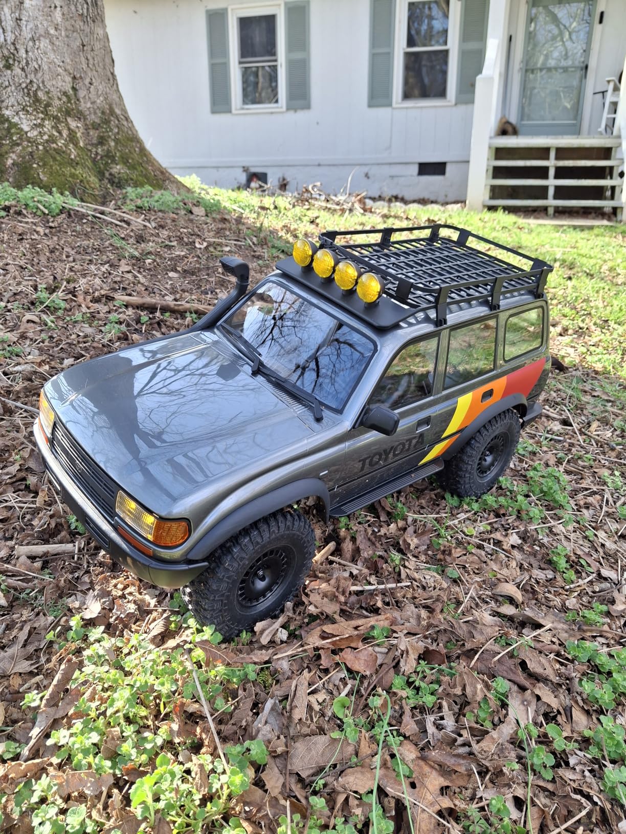 FMS 1/10 LC80 RC Crawler, FCX10 Toyota RC Rock Crawler with Lighting, Hobby Grade Offroad RC Car for Adults, RS Need to Complete (Grey) customer photo 2