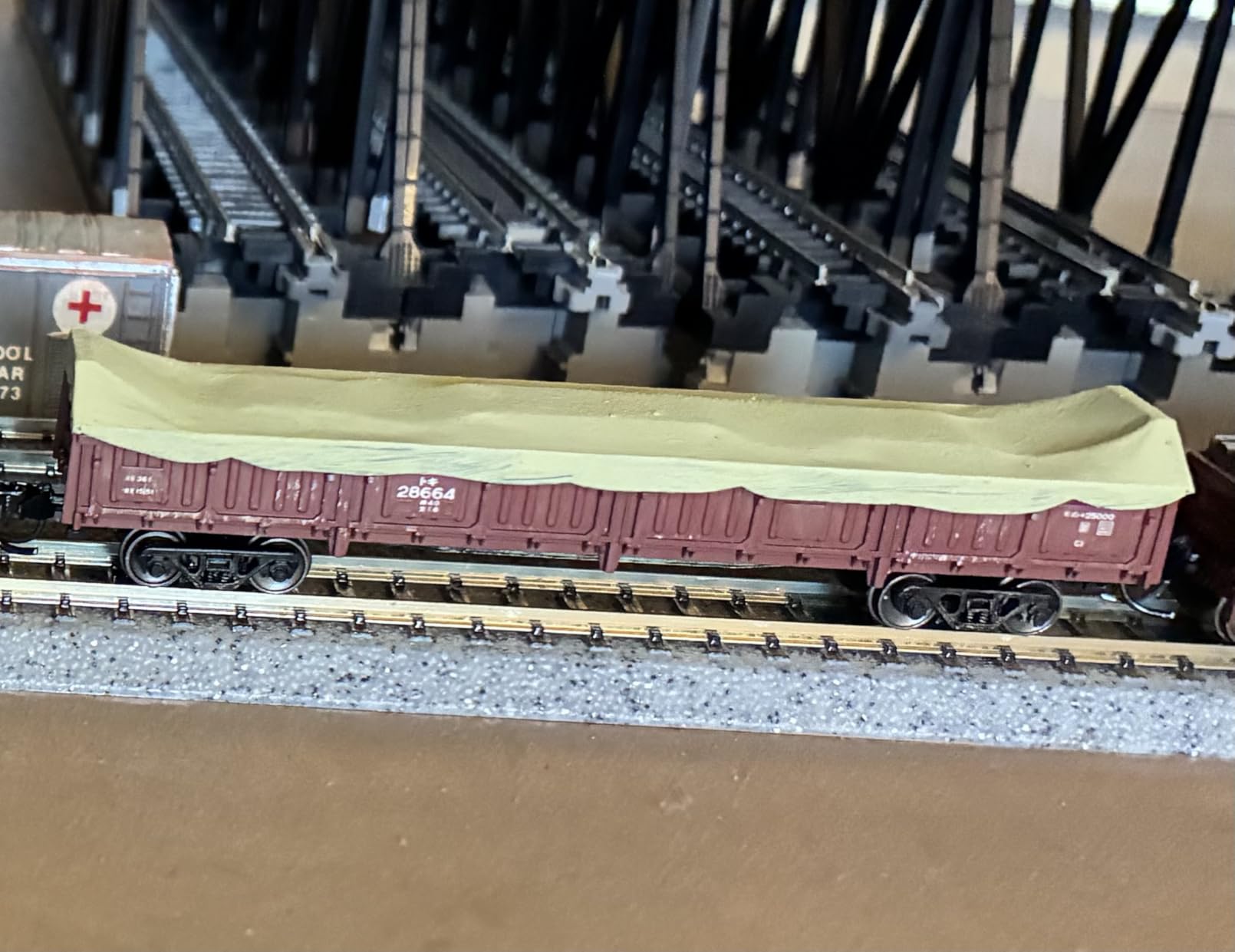 KATO 8017-1 N Gauge Toki 25000 (with cargo) Railway Model Freight Car customer photo 2