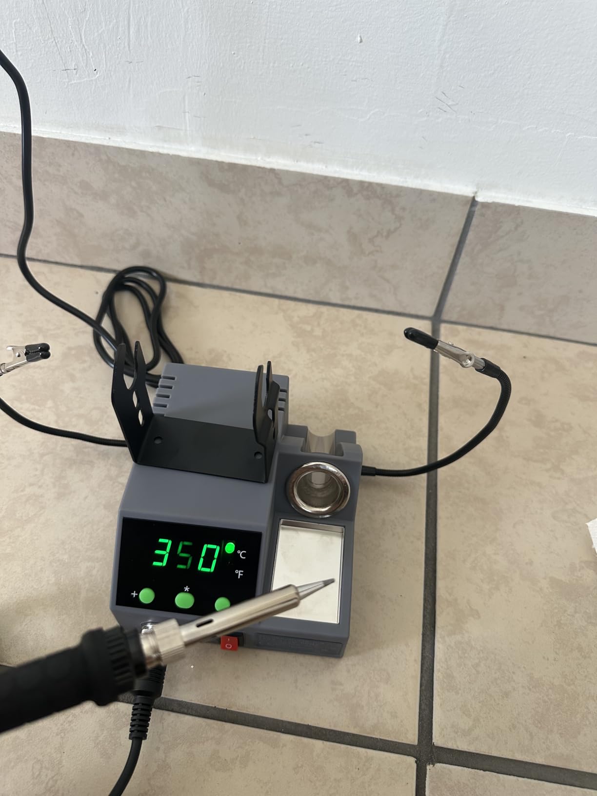 Soldering Station, 100W Digital Display Soldering Iron Station Kit with 2 Helping Hands, 356°F - 896°F, Auto Sleep, °C/°F Conversion, Solder Wire, Tips, Stand, Pump, Tweezers, Tip Cleaner, Green customer photo 1