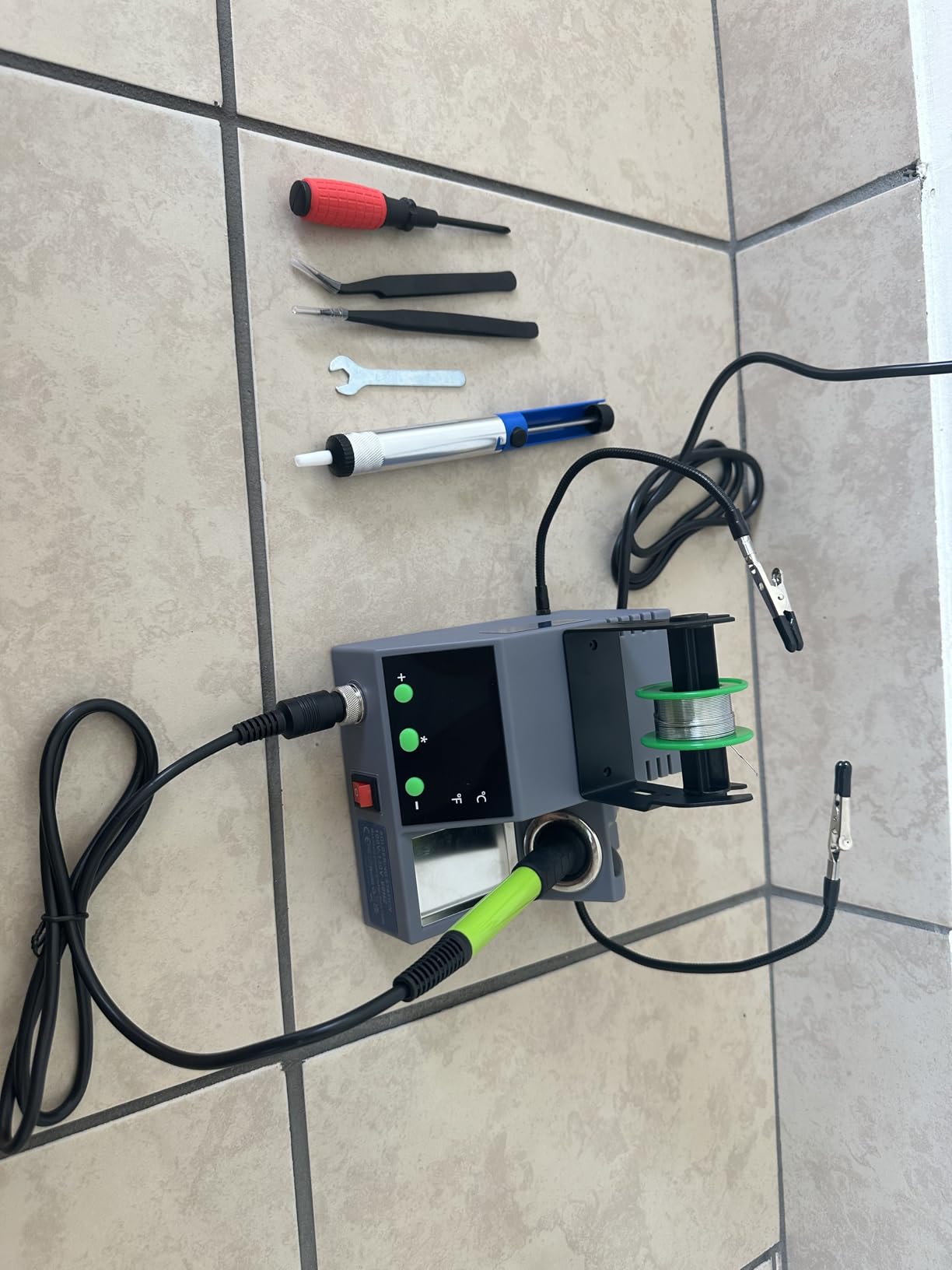 Soldering Station, 100W Digital Display Soldering Iron Station Kit with 2 Helping Hands, 356°F - 896°F, Auto Sleep, °C/°F Conversion, Solder Wire, Tips, Stand, Pump, Tweezers, Tip Cleaner, Green customer photo 2