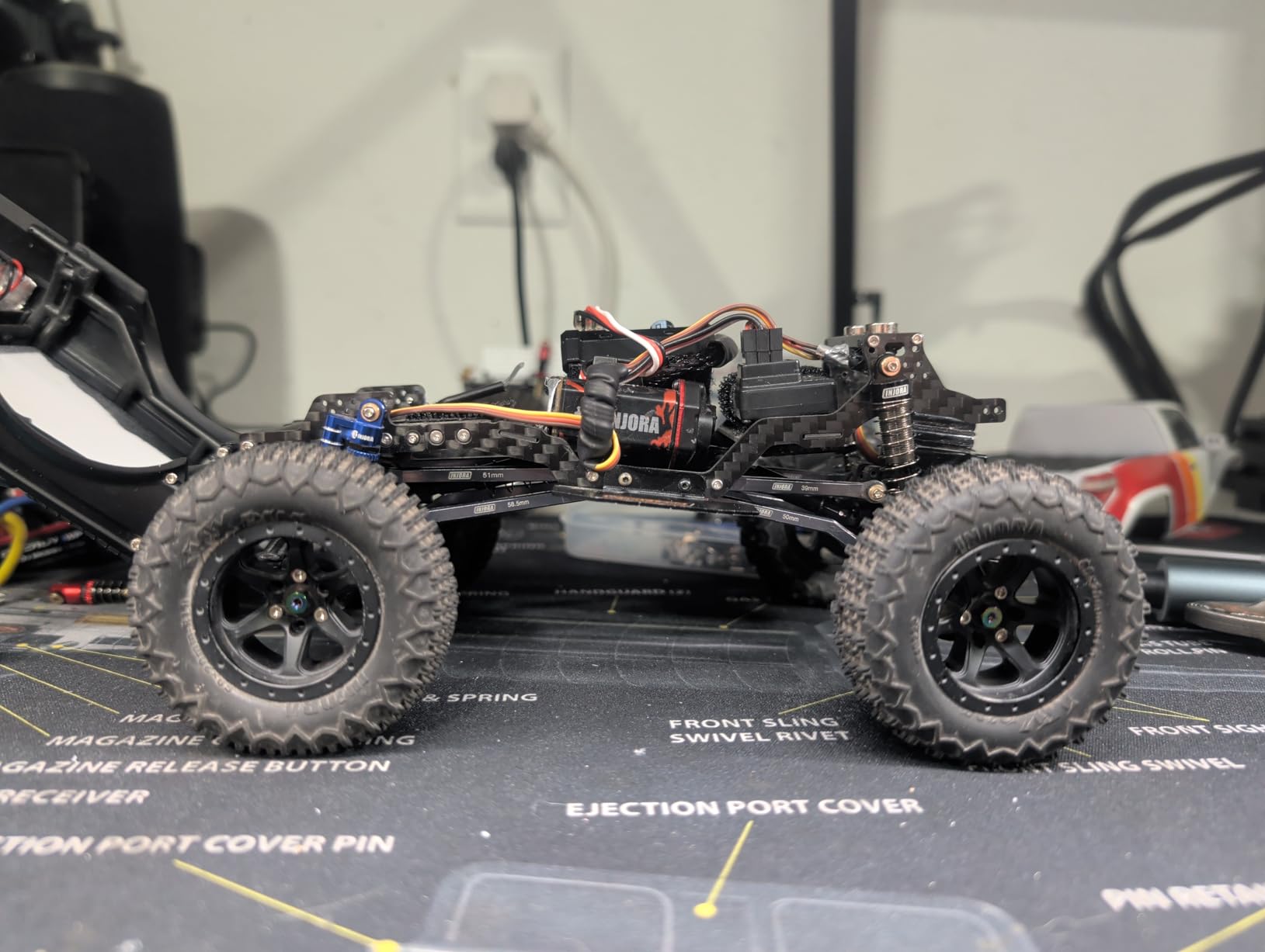 INJORA Universal LCG Carbon Fiber Chassis Frame Kit for 1/24 Axial SCX24 Upgrade, 35g customer photo 2