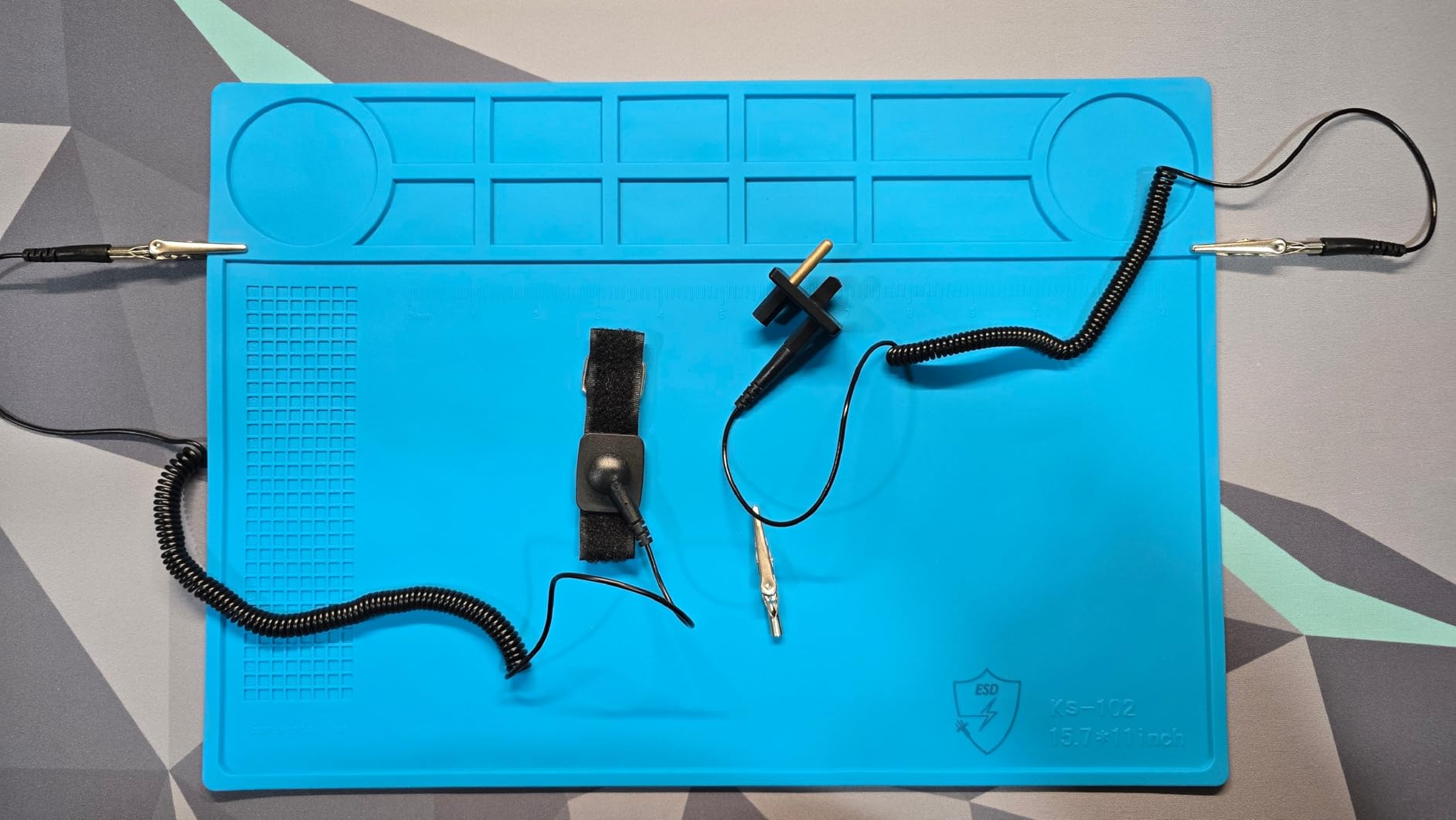 Kaisiking Anti-Static Mat Kit for Electronic - Anti Static Wrist Strap, Grounding Wire,Grounding Plug, ESD Pad 15.7'' x 11'' Heat Resistant Soldering Mat for Electronics Computer Repair customer photo 1