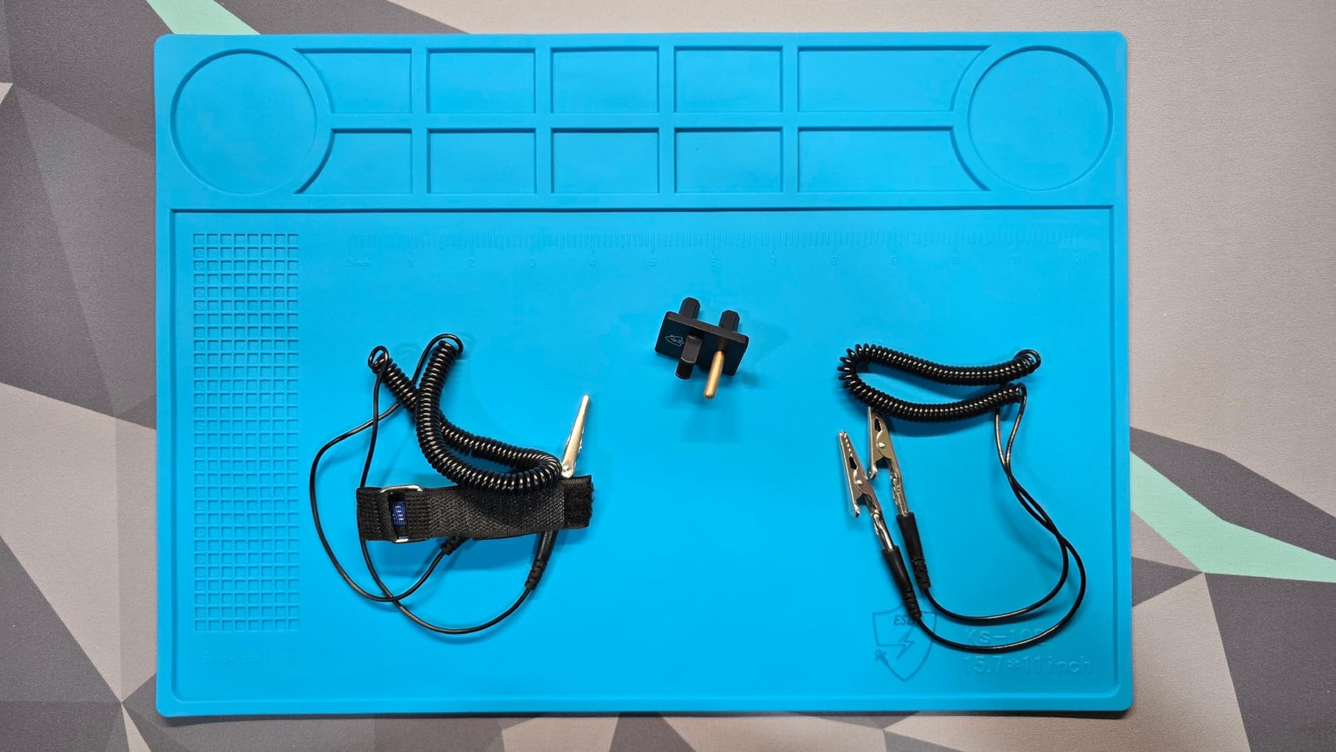 Kaisiking Anti-Static Mat Kit for Electronic - Anti Static Wrist Strap, Grounding Wire,Grounding Plug, ESD Pad 15.7'' x 11'' Heat Resistant Soldering Mat for Electronics Computer Repair customer photo 2
