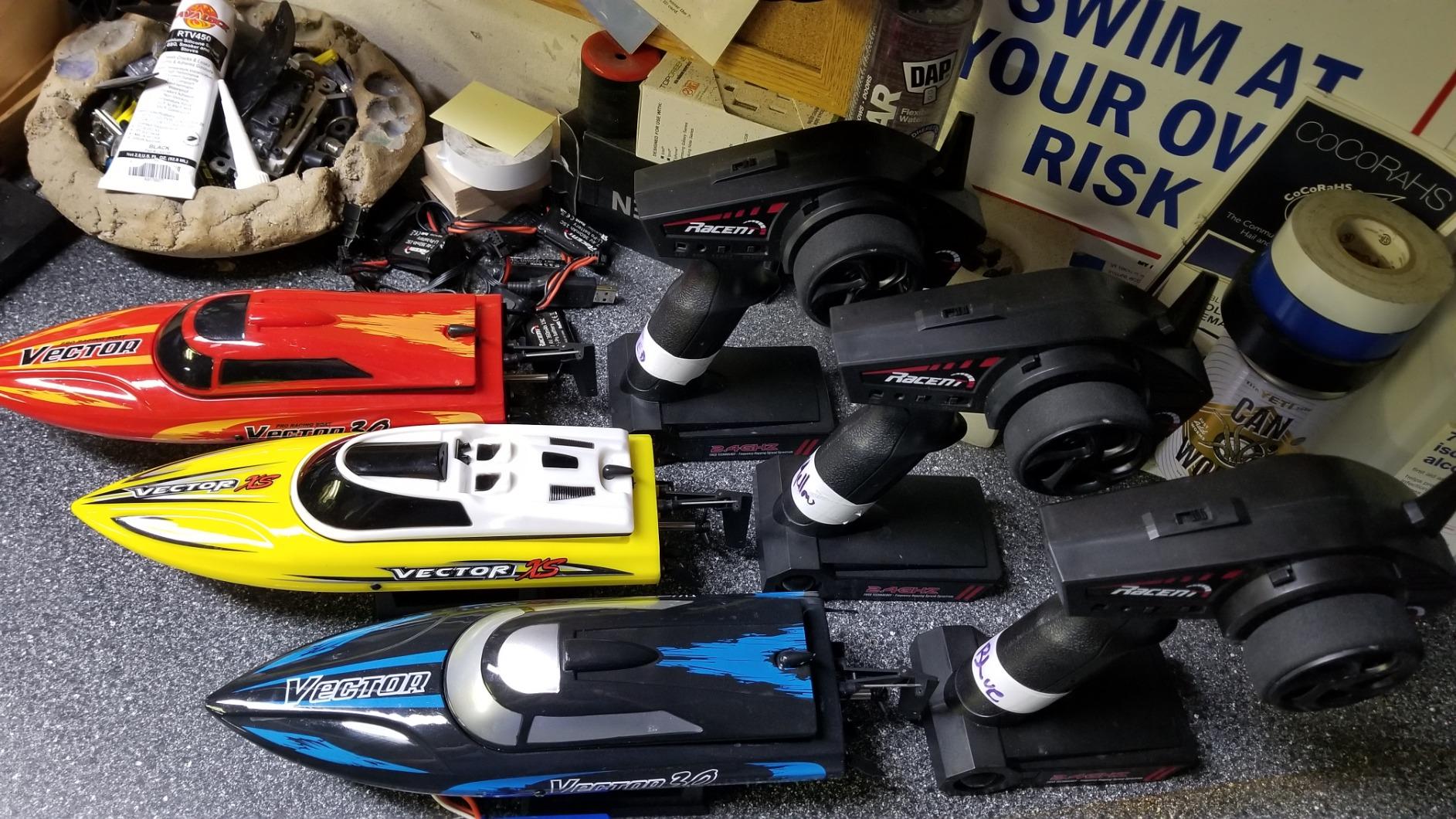 VOLANTEXRC RC Boat 20MPH Fast RC Boats for Adults 2.4Ghz Remote Control Boat for Pools and Lake with 2 Rechargeable Batteries Toys Gifts (Yellow) customer photo 1