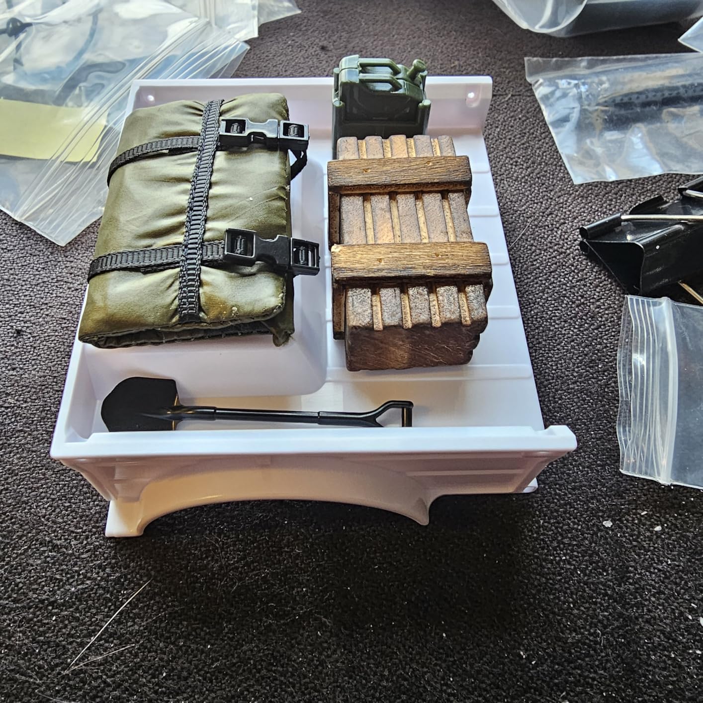 daitoku 1/24 & 1/18 Car Roof Decoration RC Crawler Accessories Luggage Net ARB Bags Recovery Boards Luggage Box Fire Fuel Tanks Extinguisher Shovel Wood Box for 1/18 TRX4M 1/24 Axial SCX24 (Red) customer photo 2