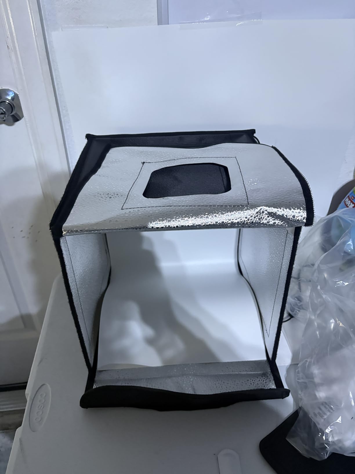 Photo Light Box, 12/16/20/24/32 Inch Photography Light Box with CRI>95 120 Light Beads. Dimmable Shooting Tent Kit with White and Warm Light. 6 Color Backdrops Photo Booth for Studio Products Display customer photo 2″ class=”wp-image-customer”/></figure>


<h3><span class=