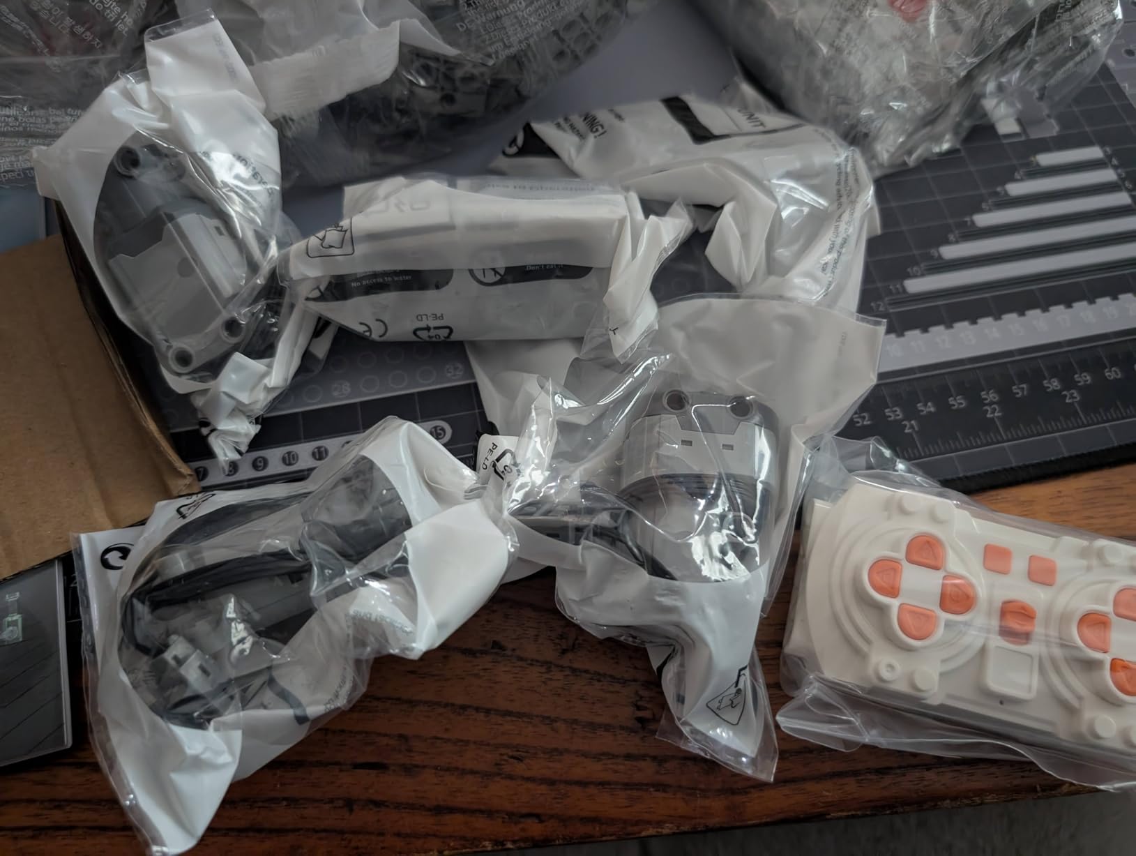 Reobrix Large Garbage Truck Building Block Toy Set for Adult, Compressed Garbage Truck with RC Control & Interactive Features, Creative Birthday Gift 22022 with 1468 Pieces customer photo 1