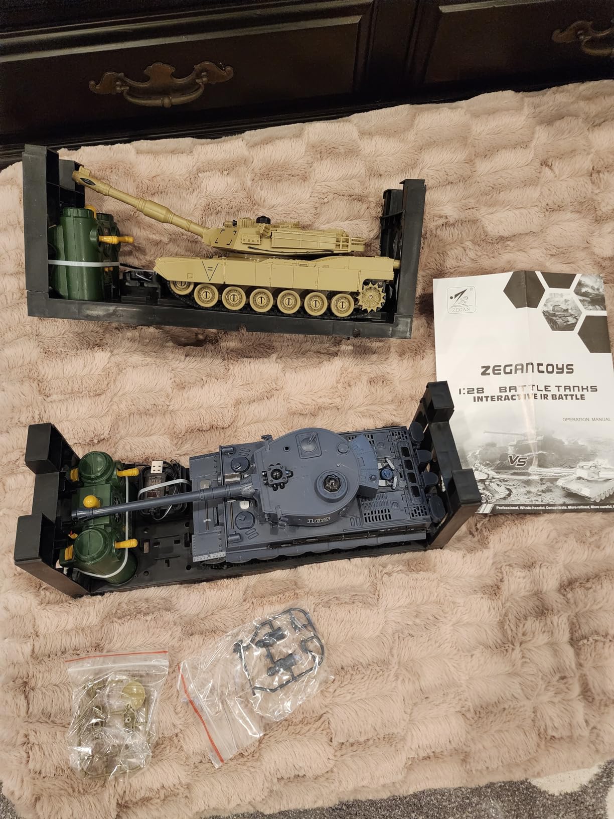 RC Tank, 1/28 Scale Remote Control Battle Tank Set with Sounds/Lights/Battle Game/Life Indicator, 2.4G 9 Channels Radio Control Car Infrared Shoot, WW2 Military Vehicle Model Toys for Boys Kids Adults customer photo 1