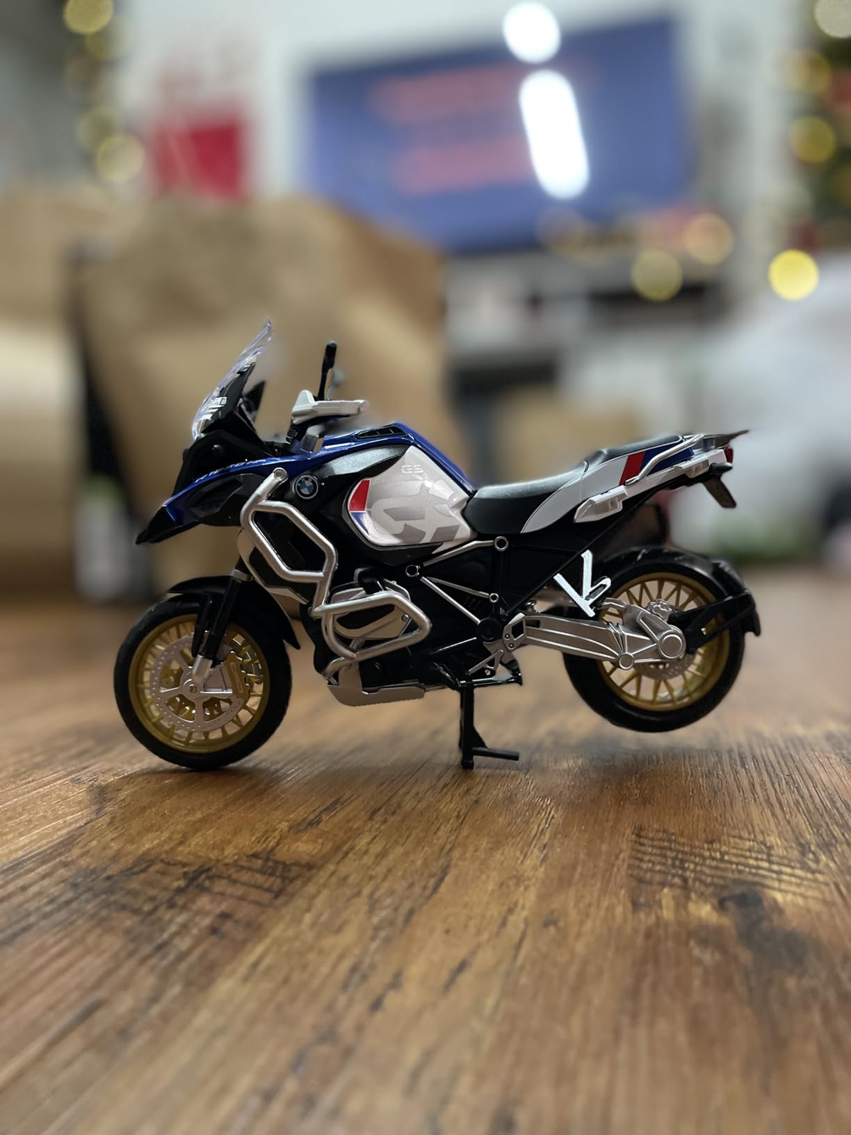 RZAPE Diecast Motorcycle Model Kit 1/12 Scale R1250 GS ADV Model Motorcycles,Kids Motorcycles Toy Front Wheel Can Be Steered Left and Right,Motorcycle Toys for Kids 3-5（Blue） customer photo 1