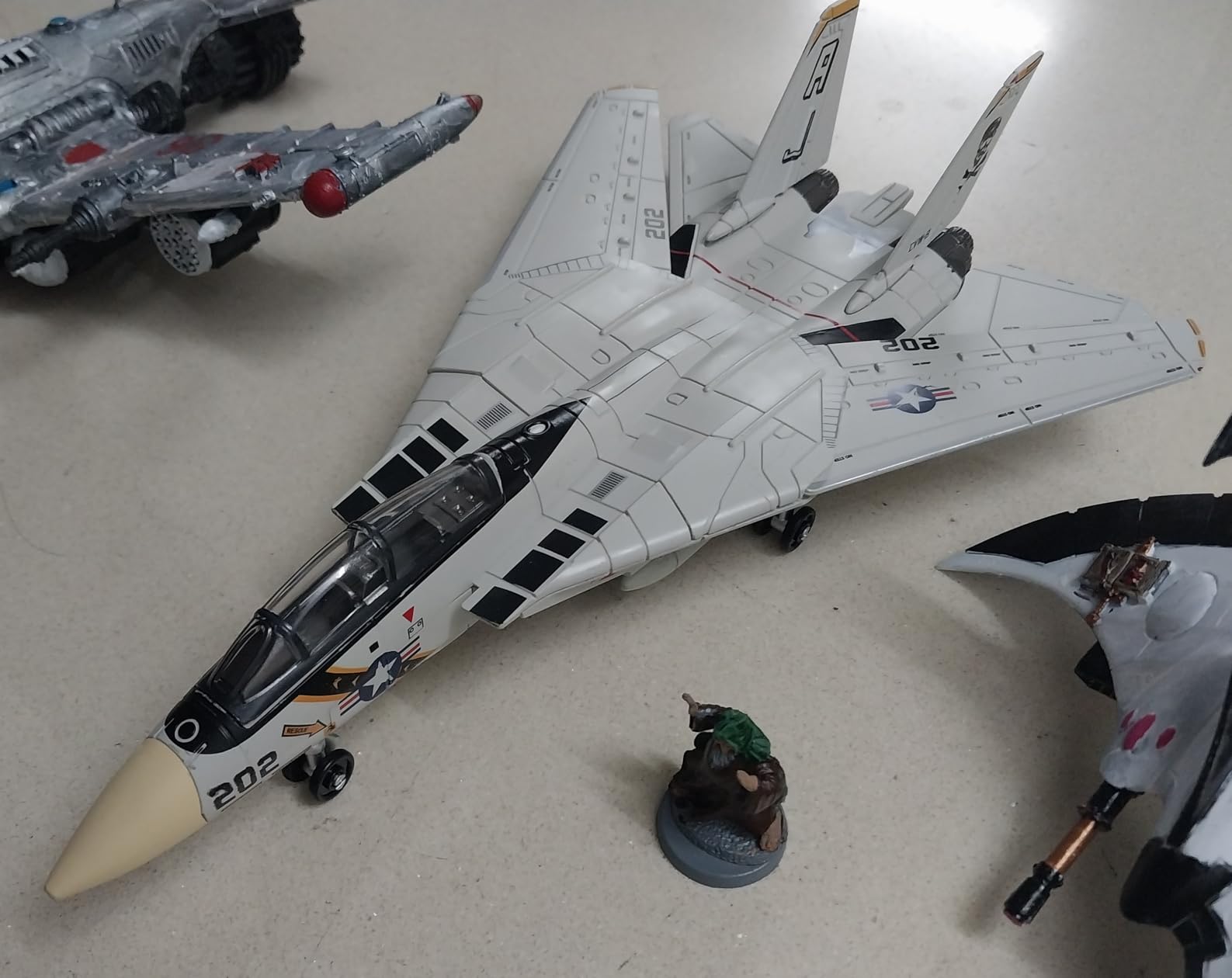 1:72 Scale AH-64 Apache Quick Build Helicopter Model Kit Plastic Toy Assembly Military Helicopter Model Gift for Kids (25 Pieces) customer photo 1