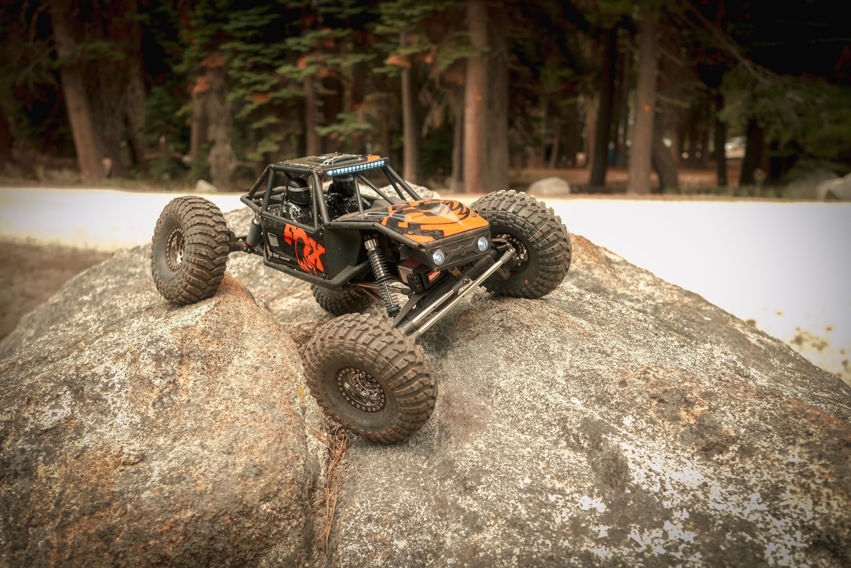 Axial RC Crawler 1/10 UTB10 Capra 1.9 4WS 4X4 RTR Brushed Rock Crawler (Orange) customer photo 1