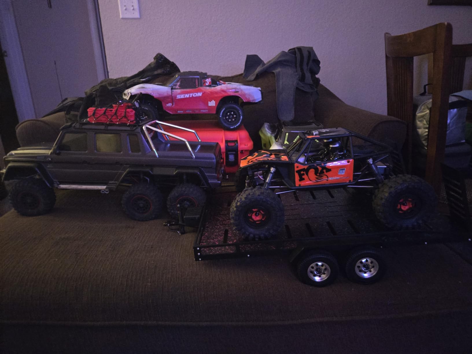 Axial RC Crawler 1/10 UTB10 Capra 1.9 4WS 4X4 RTR Brushed Rock Crawler (Orange) customer photo 2