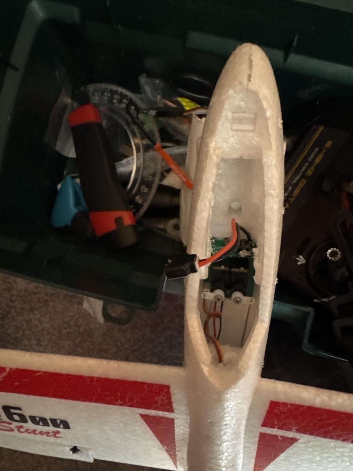 VOLANTEXRC RC Glider Plane 4CH, New Version Remote Control Airplane with 6-Axis Gyro for Beginners, 3 Flight Modes & Aerobatics 2.4G RC Plane for Adults, 23.6 * 18.1 inches White customer photo 1