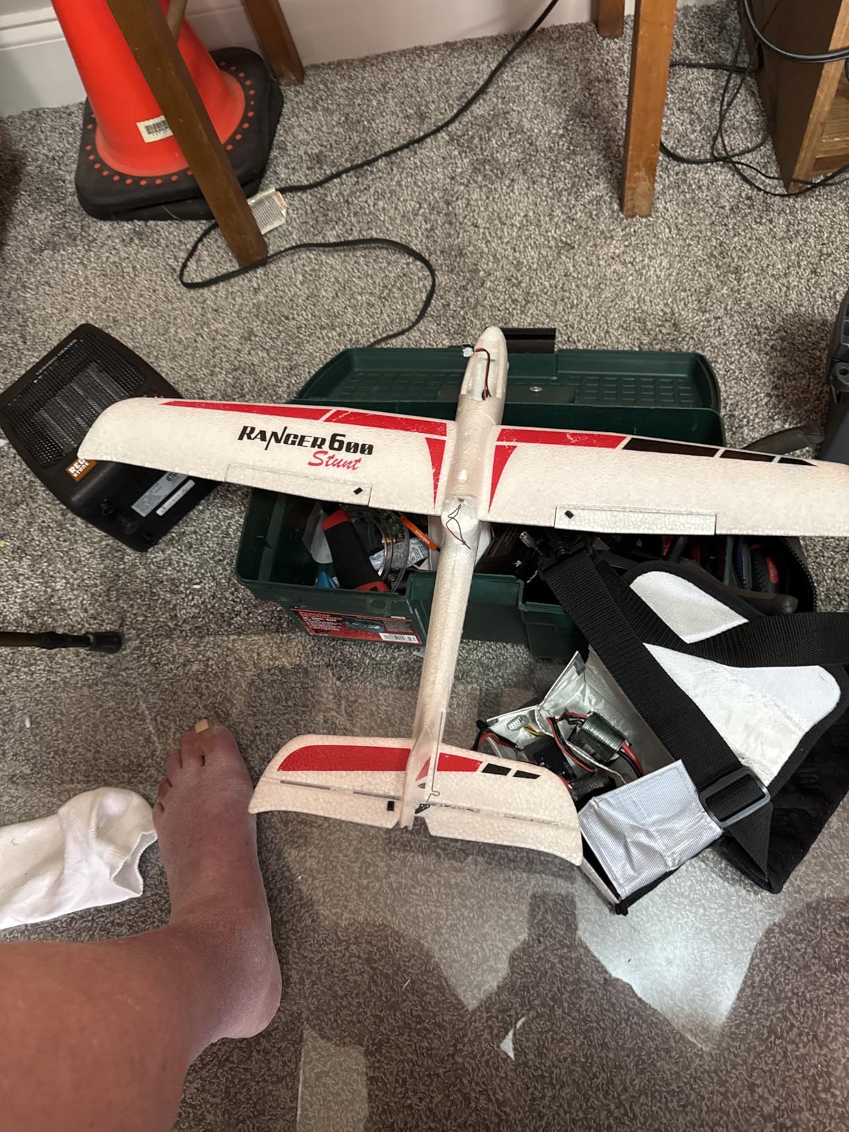 VOLANTEXRC RC Glider Plane 4CH, New Version Remote Control Airplane with 6-Axis Gyro for Beginners, 3 Flight Modes & Aerobatics 2.4G RC Plane for Adults, 23.6 * 18.1 inches White customer photo 2