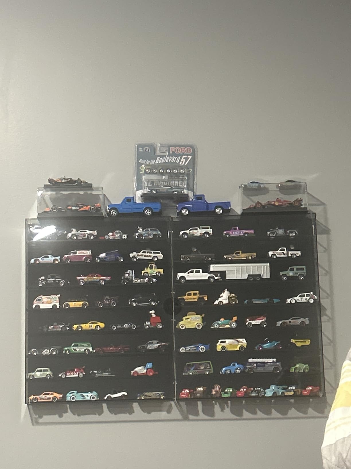 1/64 Scale Model Cars Display Case Wall-Mounted Diecast Toy Car Display Case Storage, Cabinet Lockable for 64 Mini Toys Car (Black, 27.5 X 15.7 X 1.8 inches) customer photo 1