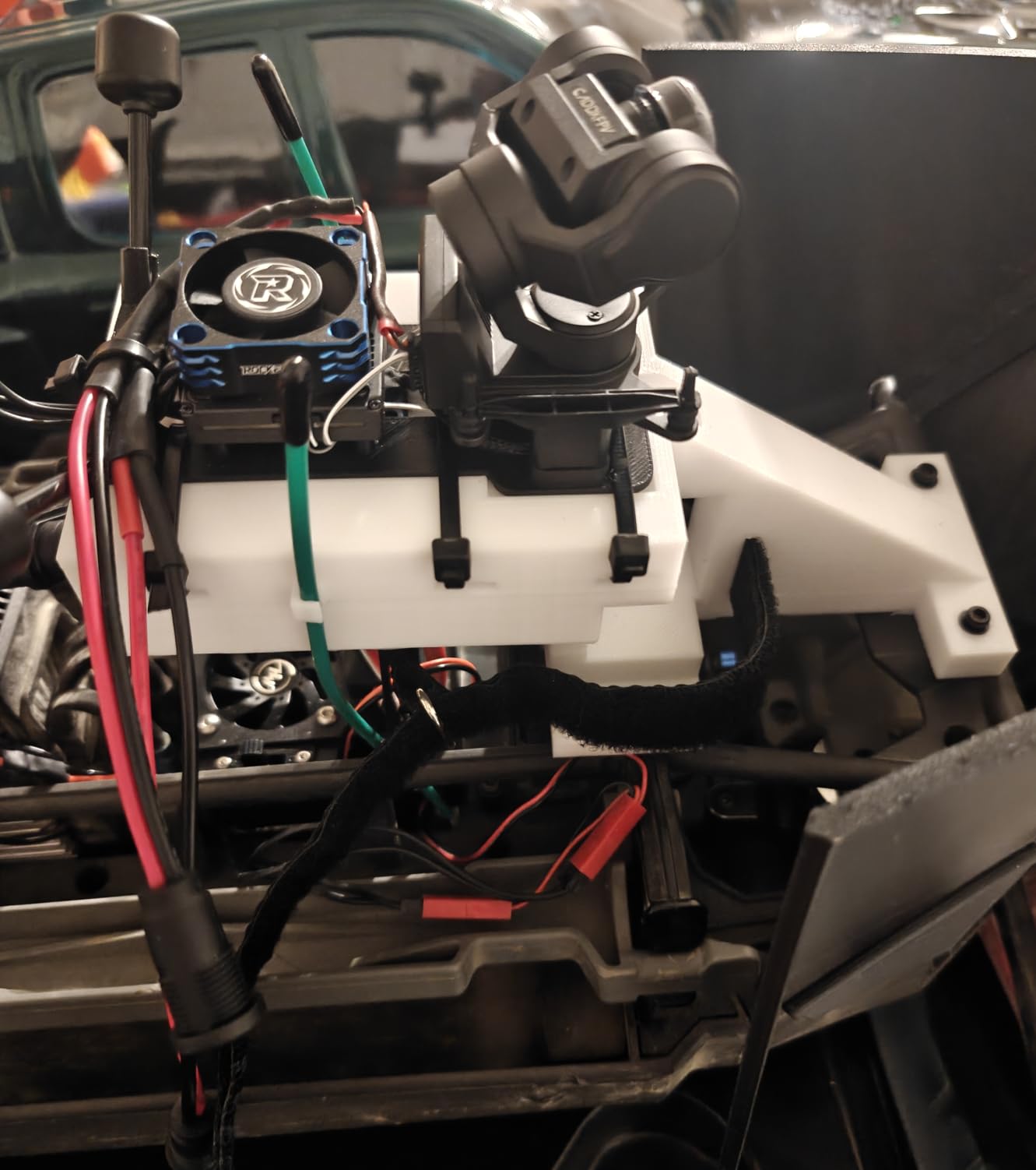 CADDXFPV GM3 3-Axis Gimbal - FPV Head Tracking with Mechanical Stabilization, UART/PWM Control, Compatible Only with Select Walksnail VTX Models, for FPV Drones, RC Cars, and Fixed Wings customer photo 1