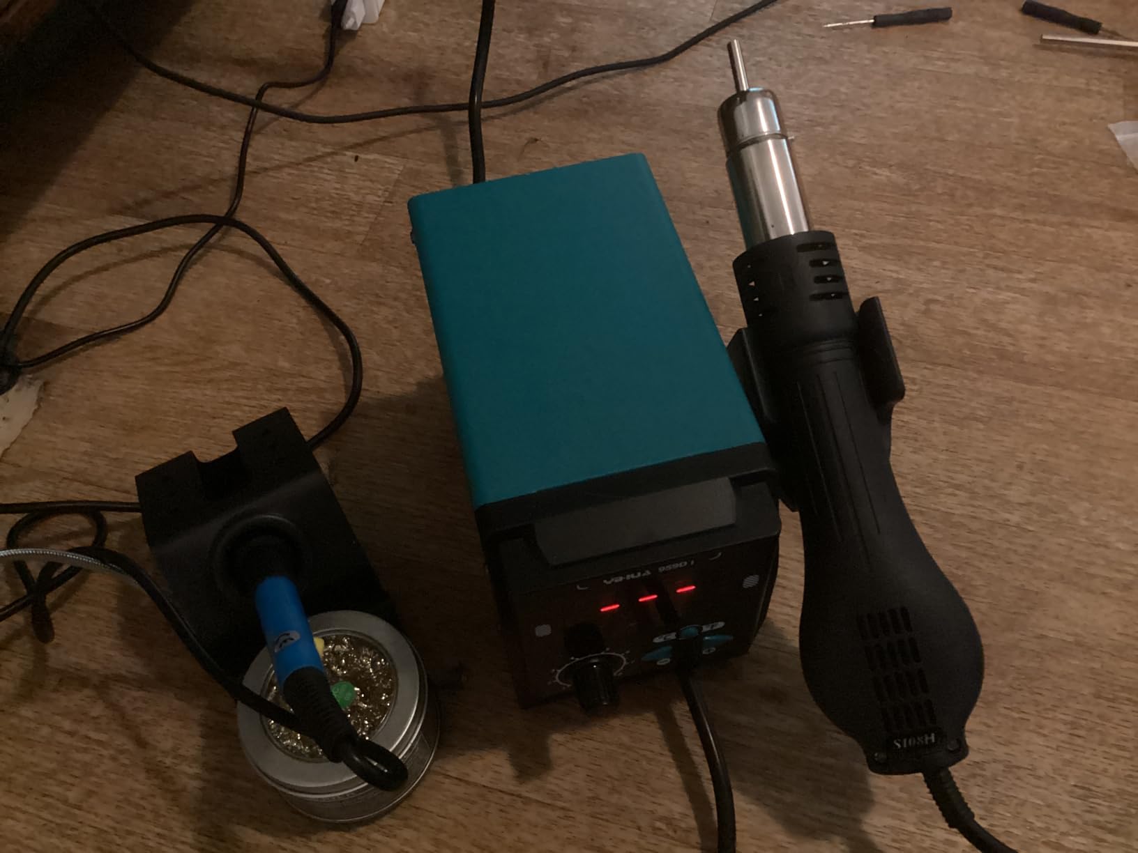 YIHUA 959D I Digital Hot Air Rework Station for SMD Reflow Soldering with 3 Hot Air Nozzles customer photo 2