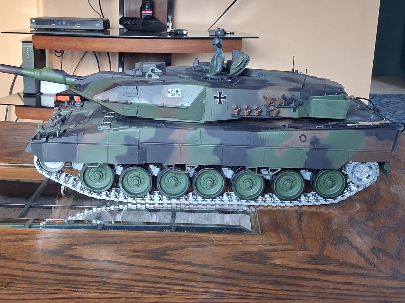 1/16 RC Tank, Heng Long German Leopard 2 A6 RC Battle Army Toy with Smoke, Sound, Light, 2.4G Remote Control Tank That Shoots BBS with Upgraded Metal Tracks, Idler, Sprocket Wheel, Steel Gearbox customer photo 1