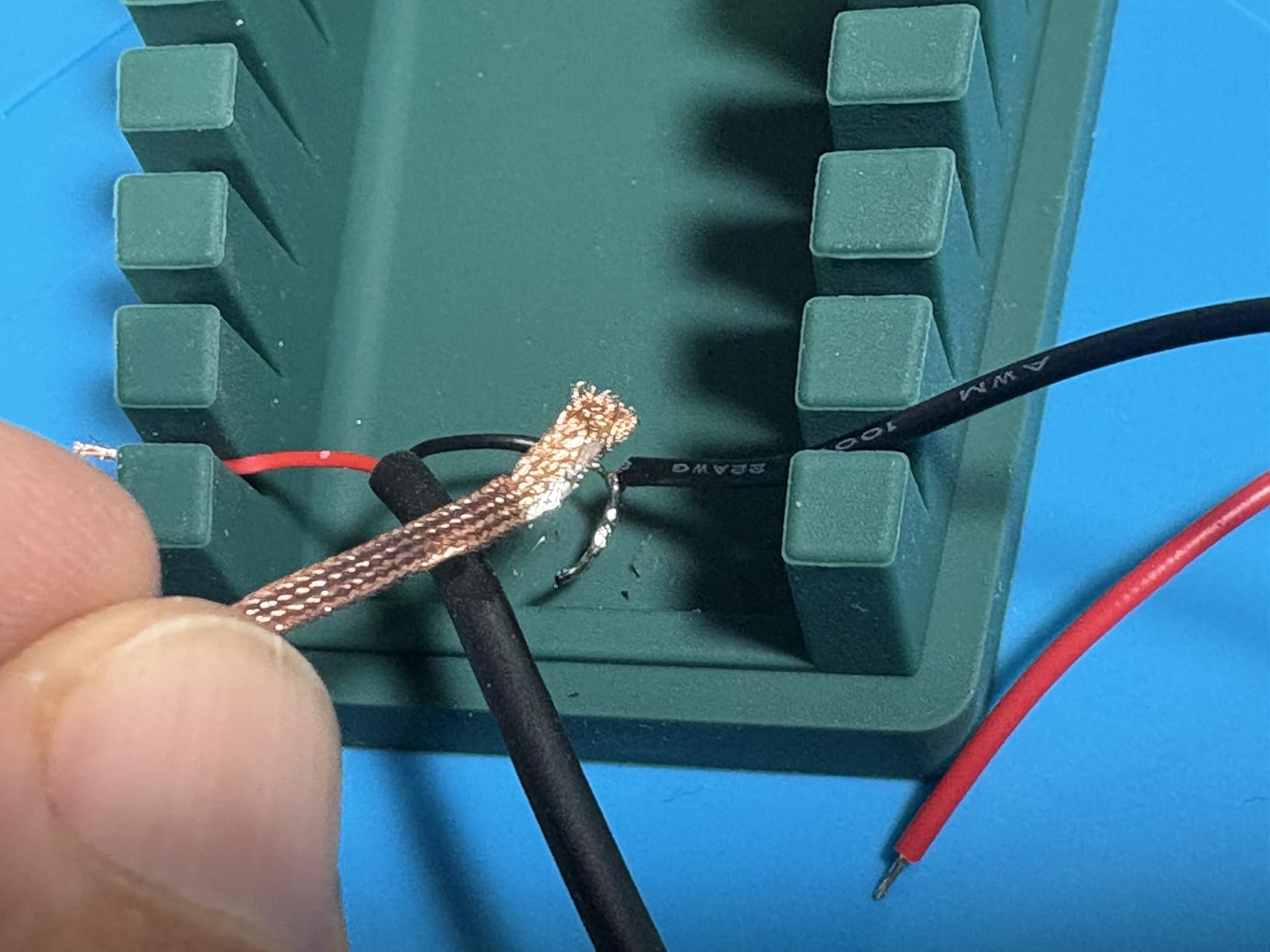 3pcs Solder Wick Braid with Flux, Upgrade Desoldering Wick (0.08/0.1/0.12in, 10ft Each) No Clean Low Residue Soldering Wick, Coated Braid for Electronics Component Repair, PCB Circuit Board customer photo 1
