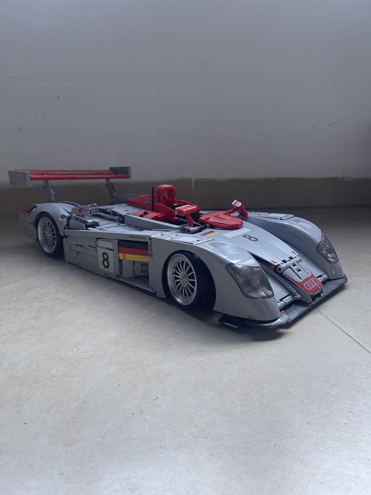 MOCBURIKU Audi R8 LM-P 24H Le Mans Winner Collectible Race Car Building Kit customer photo 1