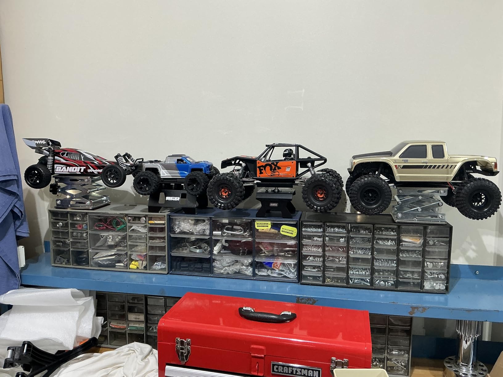 RC Car Work Stand, All-Metal Adjustable Repair Maintenance Lift Station for 1/5, 1/7, 1/8, 1/10, 1/12 Scale RC Cars, Stainless Steel Lift Platform with Anti-Slip Base customer photo 1