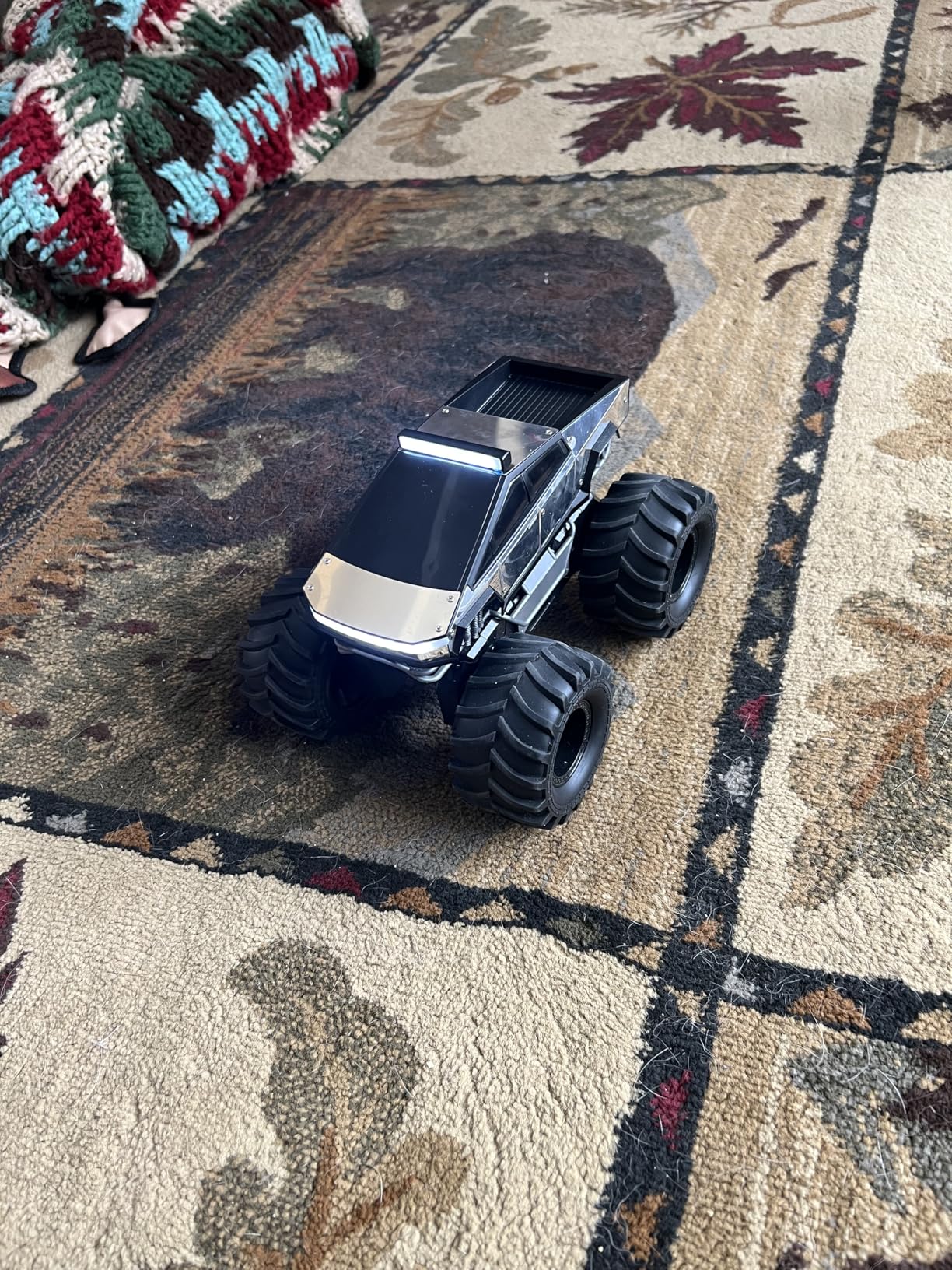 Amphibious Remote Control Car, 1:18 Monster Truck Toys for Boys RC Cars, 2.4 GHz Waterproof RC Trucks, 4WD All Terrain Off-Road Pickup, Kids Christmas Birthday Gifts Present Boys Girls Toys Ages 6+ customer photo 2