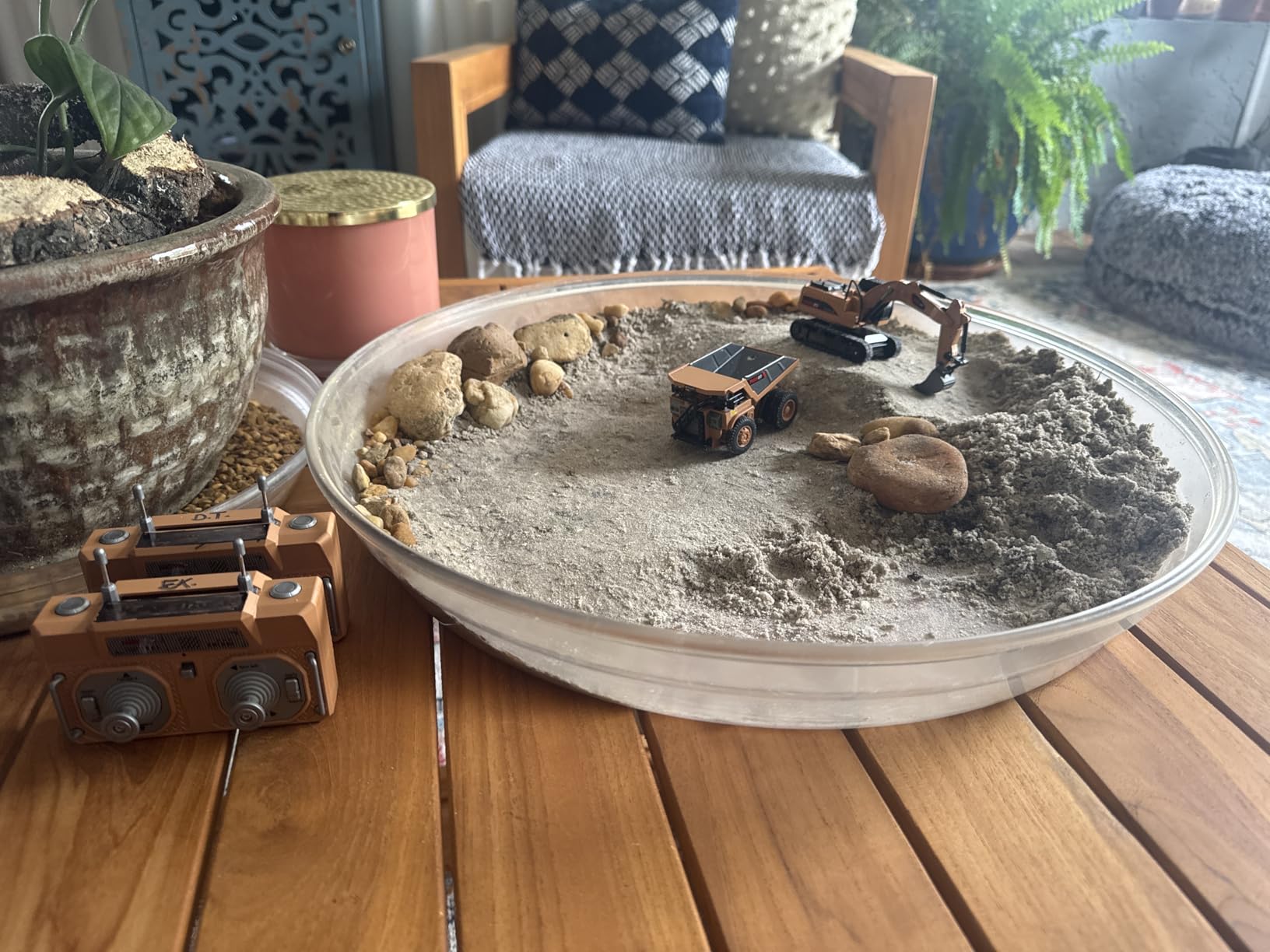 BRRRRT 1/64 RC Forklift Toy 7 Channel 2 Mode Mini Remote Control Forklift Truck with Rechargeable Battery, 2 in 1 Transformable Lift Fork & Hook with Lights & Sounds for Adults Kids Boys and Girls customer photo 1