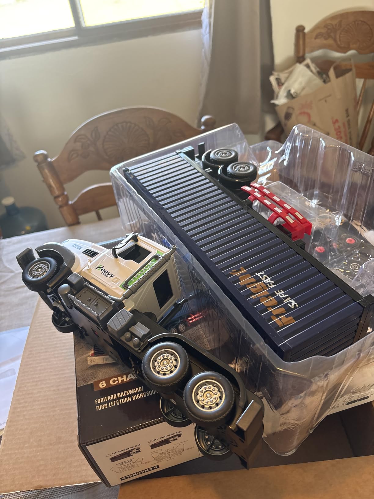 23.6-Inch 9-Channel Remote Control Semi Truck with Trailer - 1:24 Scale RC Container Carrier Truck Toy for Kids 3-8, Dual Batteries, Light & Sound Effects, Ultimate Gift for Boys & Girls customer photo 2