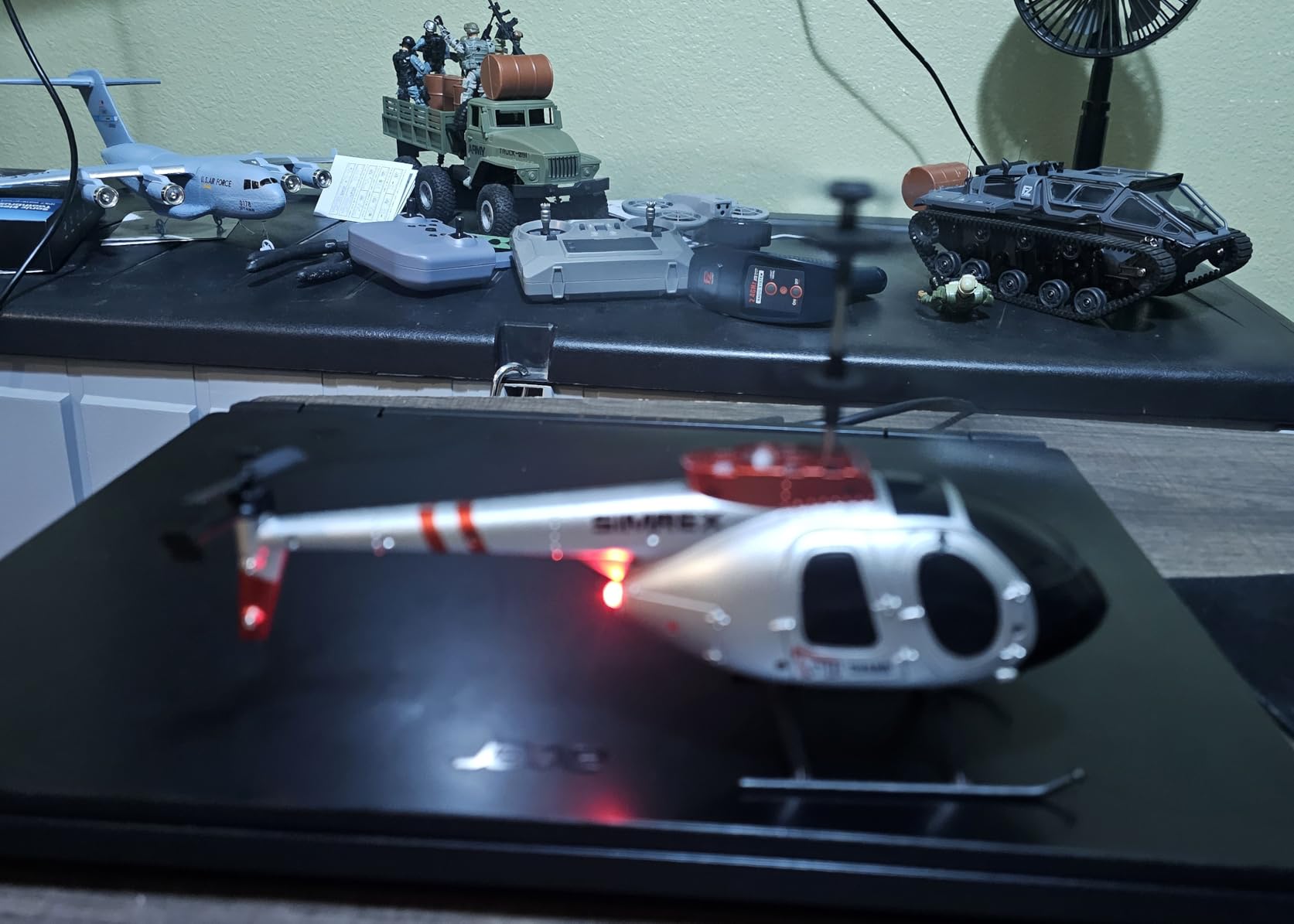 SIMREX RC Helicopter, Remote Control Helicopter Toy for Kids & Beginners, Altitude Hold, 2 Speeds, 2 Batteries, Gift for Kids Boys Girls customer photo 2