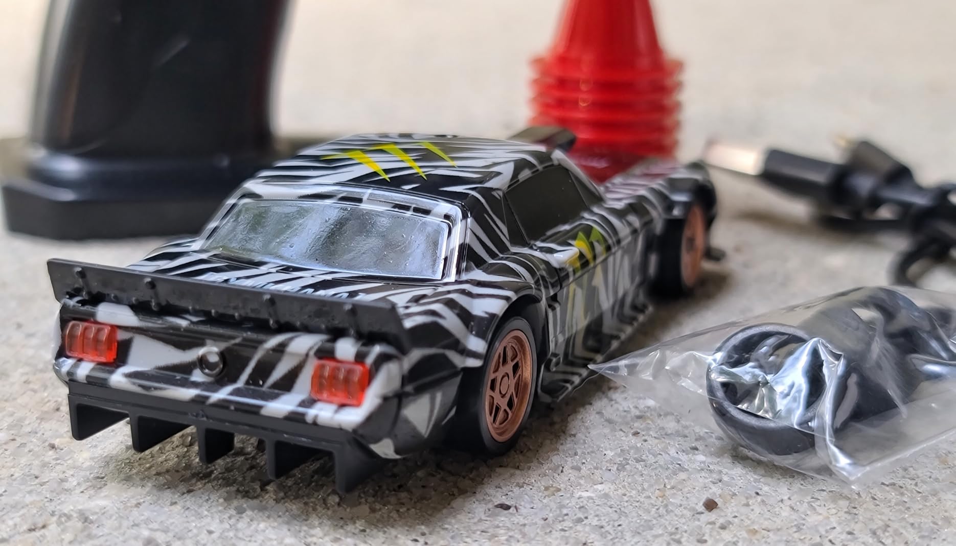 [4WD Edition 1/43 Scale Mini RC Drift Car, Toys for Age 8-14 Old Birthday Gifts, High Speed Racing Micro Small with Full Proportional RTR 2.4GHz Remote 2 Tire Sets 8 Cones - Blue customer photo 2