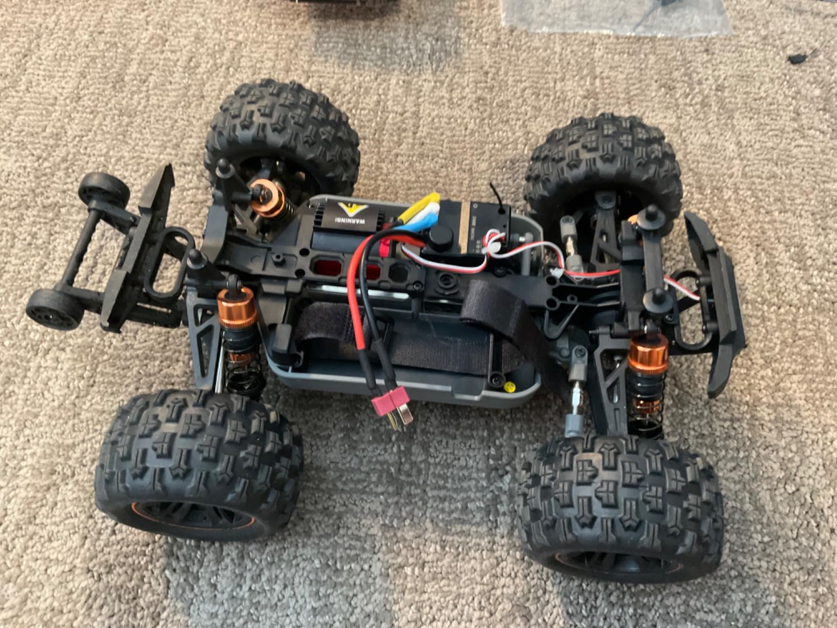 DEERC 1815 1/18 All Terrain Fast Drift & Racing RC Car, 40KM/H Remote Control Truck with Futuristic Body Shell, Extra Drift Wheels, 2.4GHz Waterproof Off-Road Vehicle with 2 Batteries for Kids & Adult customer photo 2