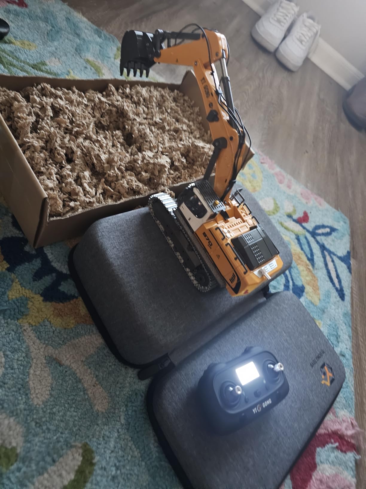 TOUCAN RC HOBBY 1/50 RC Excavator K970 Construction Vehicle Remote Control Electric Lifting Digger Bucket Tracks Light Sound RTR Battery for Adult customer photo 1