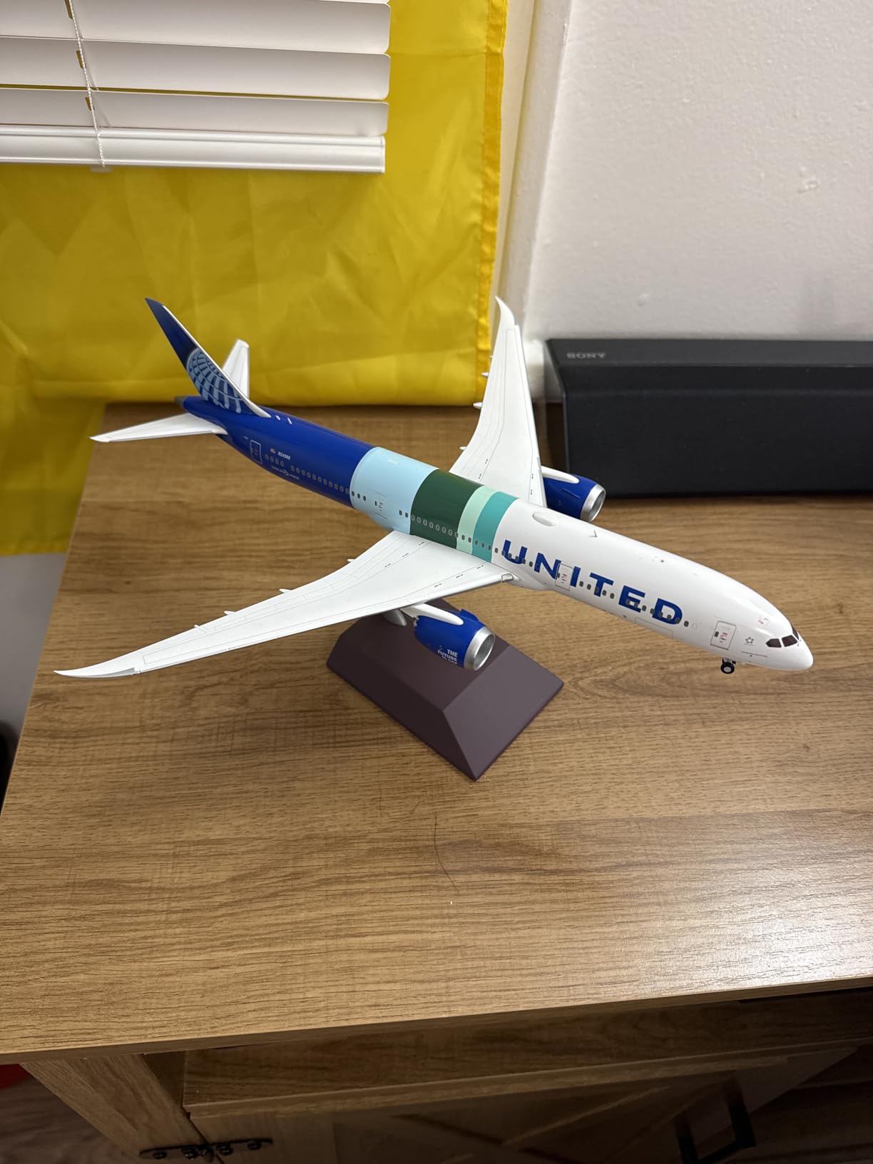 Gemini200 United Airlines Boeing 787-9 
