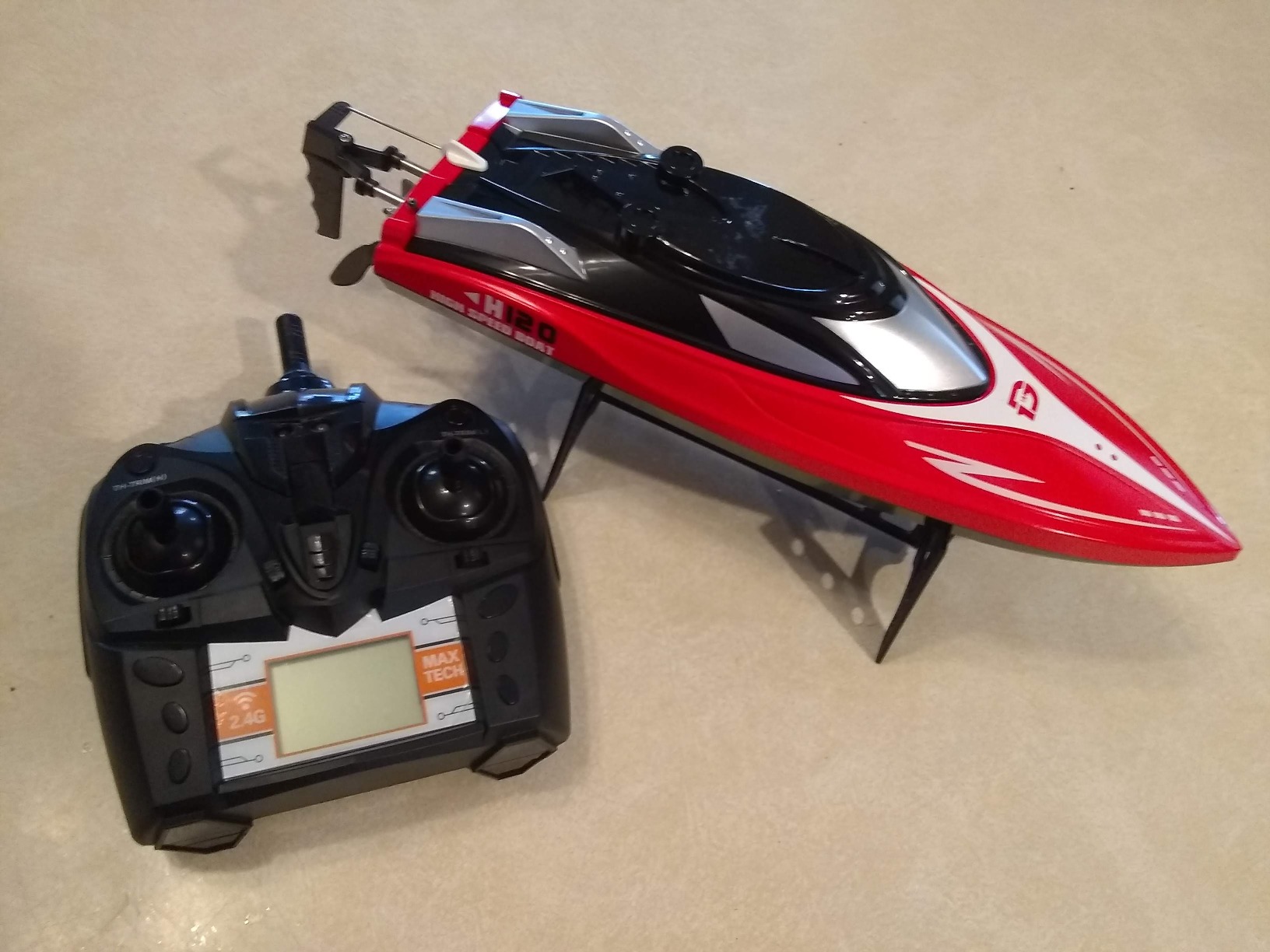 DEERC Fast RC Boat with LED Lights, 30+KM/H, High Speed Remote Control Racing Boat, Self-Righting, 2 Batteries, 24+ Mins, 2.4GHz Pool & Lake Toys for Kids & Adults customer photo 2